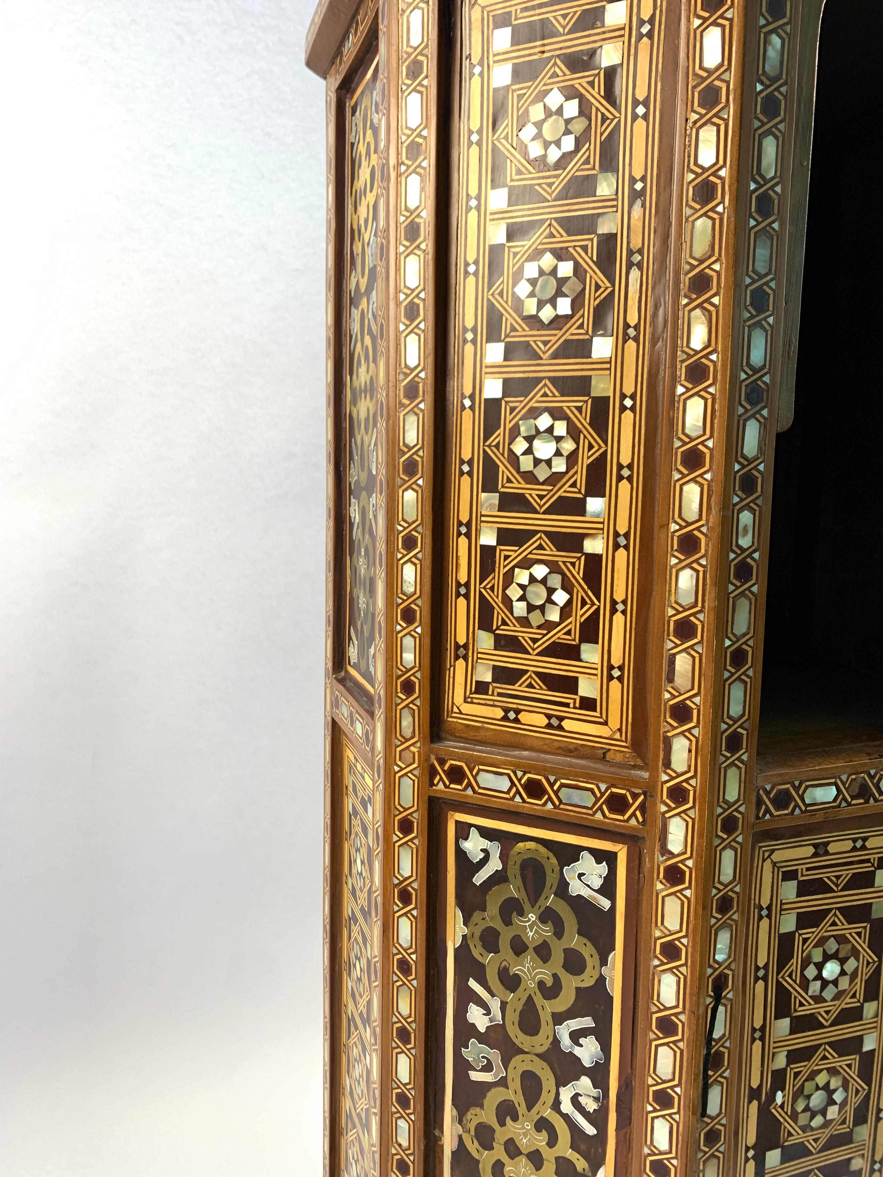 Pair of Ottoman Mother-of-pearl and Tortoiseshell Stands, 19th Century In Good Condition For Sale In London, GB