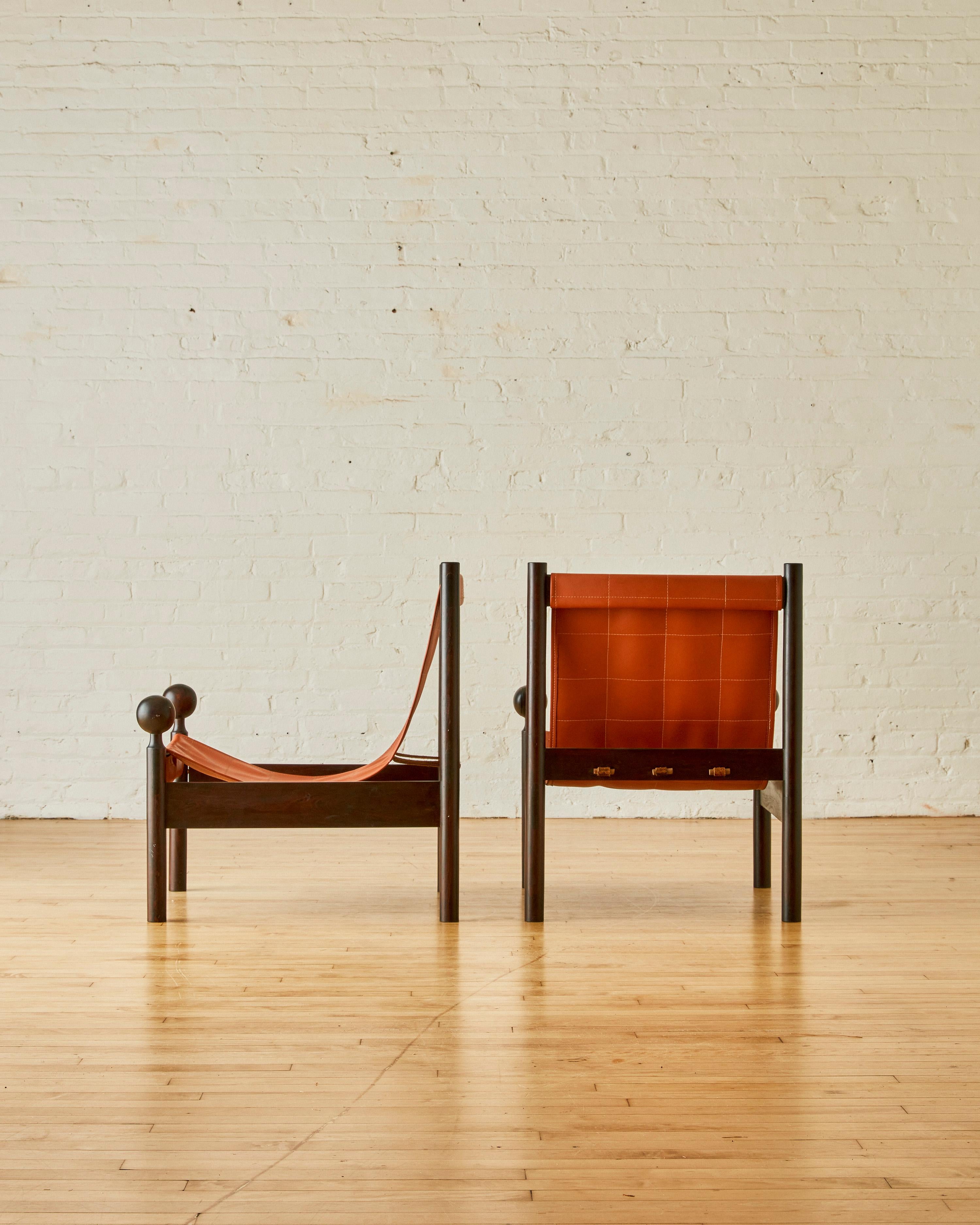 Mid-Century Modern A pair of Ouro Petro lounge chairs by Jorge Zalszupin For Sale