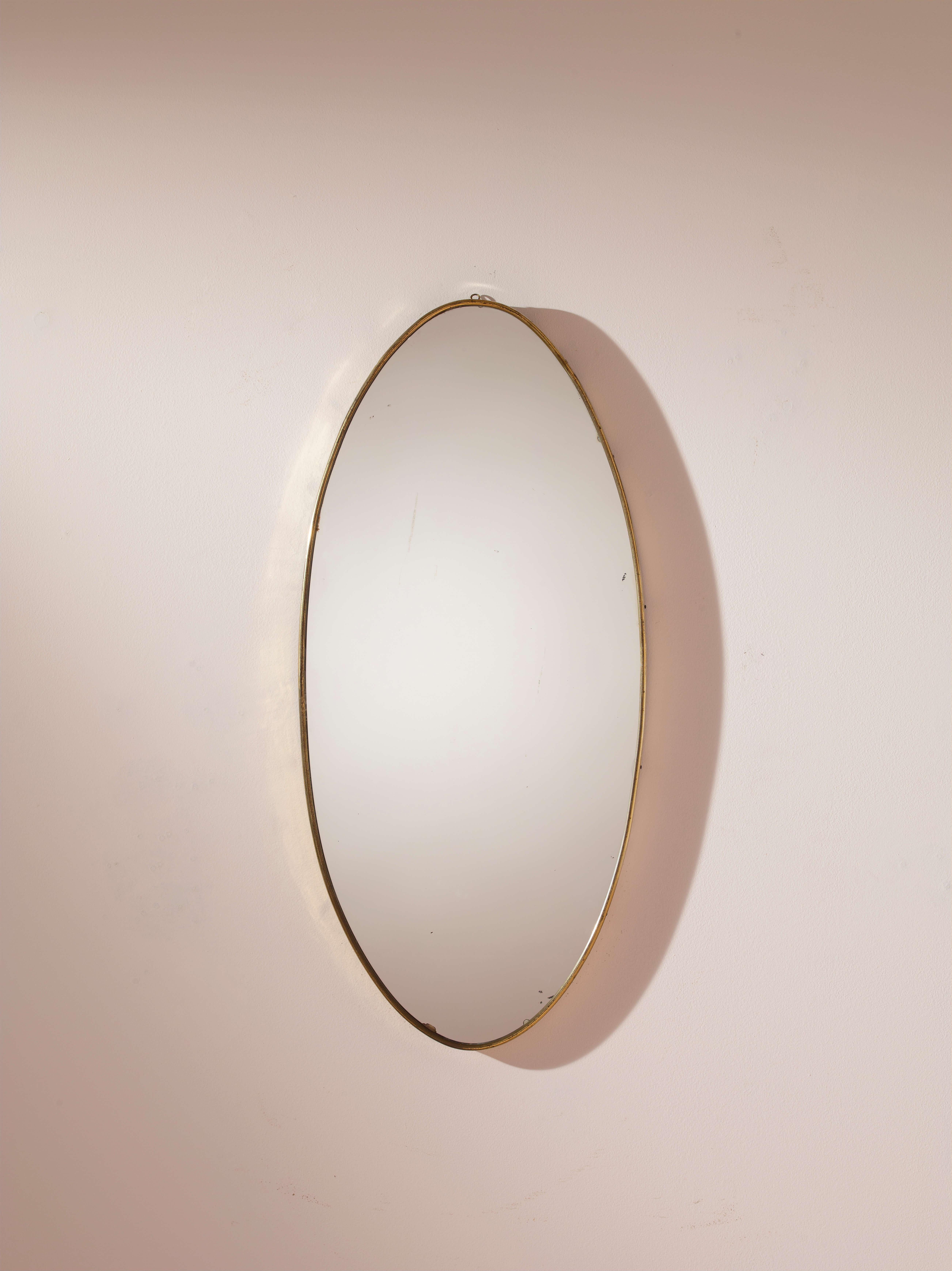 Paire de miroirs ovales en laiton, Italie, années 1960 Bon état - En vente à Chiavari, Liguria
