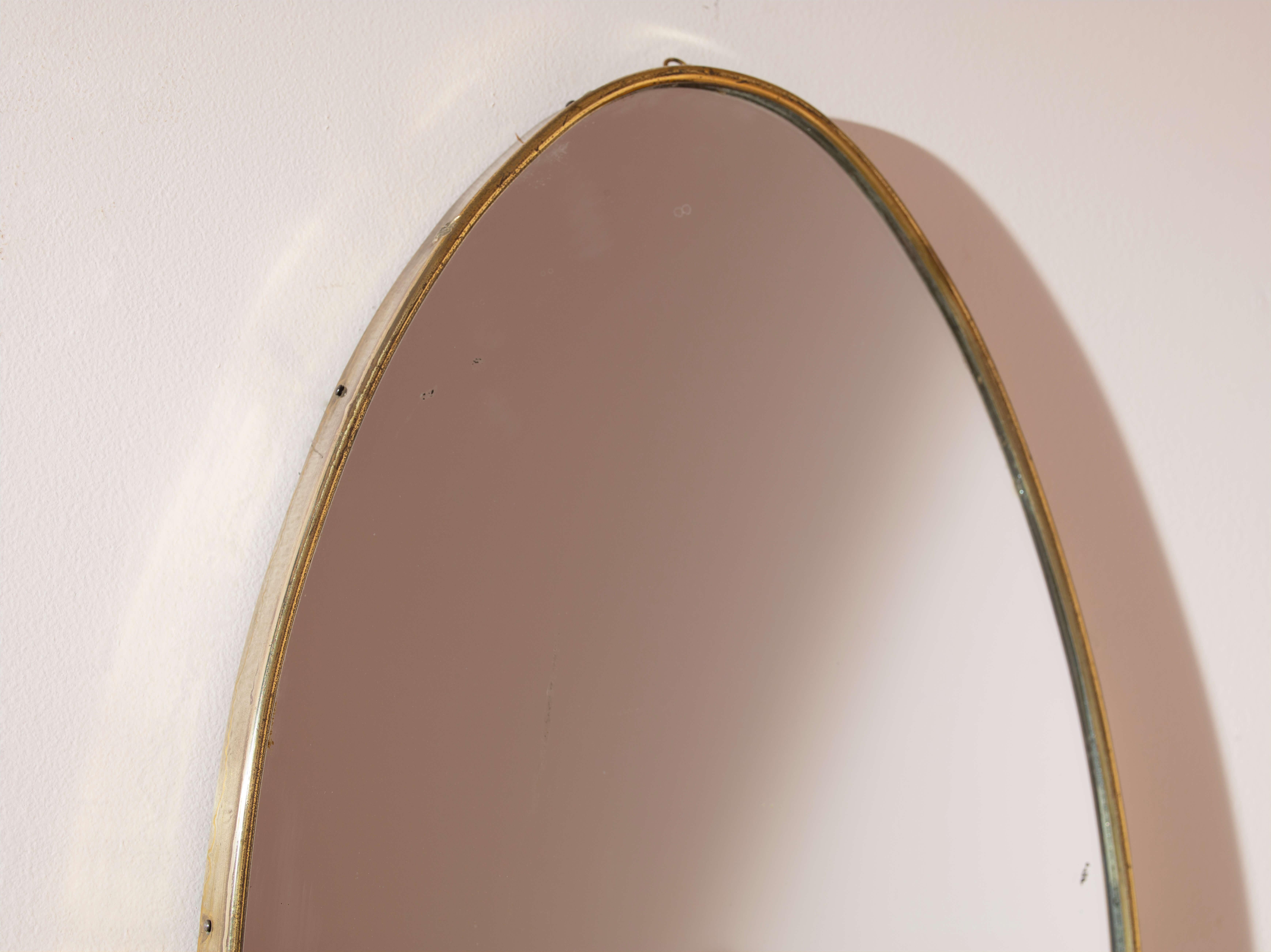 Paire de miroirs ovales en laiton, Italie, années 1960 en vente 1