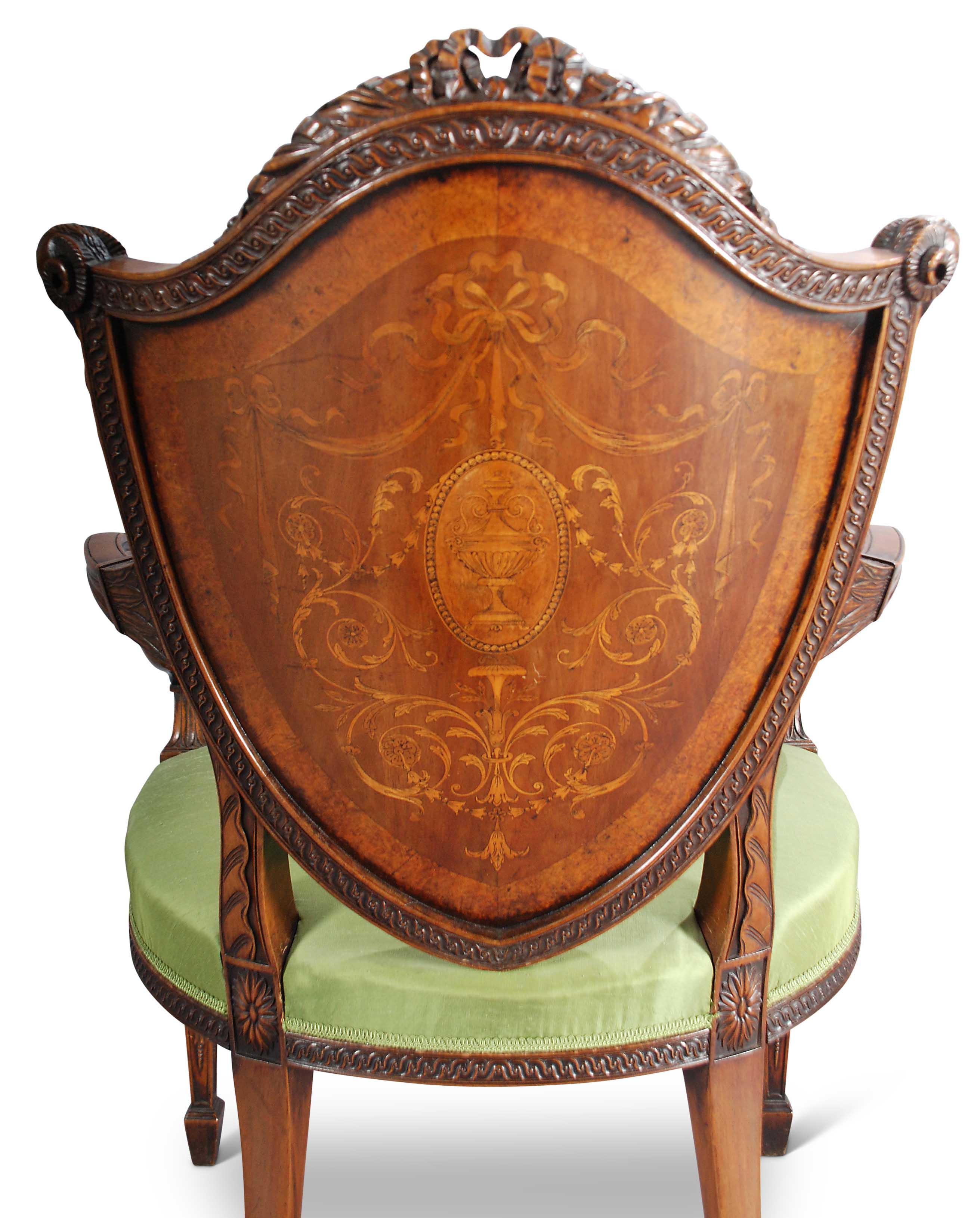 Ein Paar überdimensionale Sessel mit Schildrücken (Seide) im Angebot