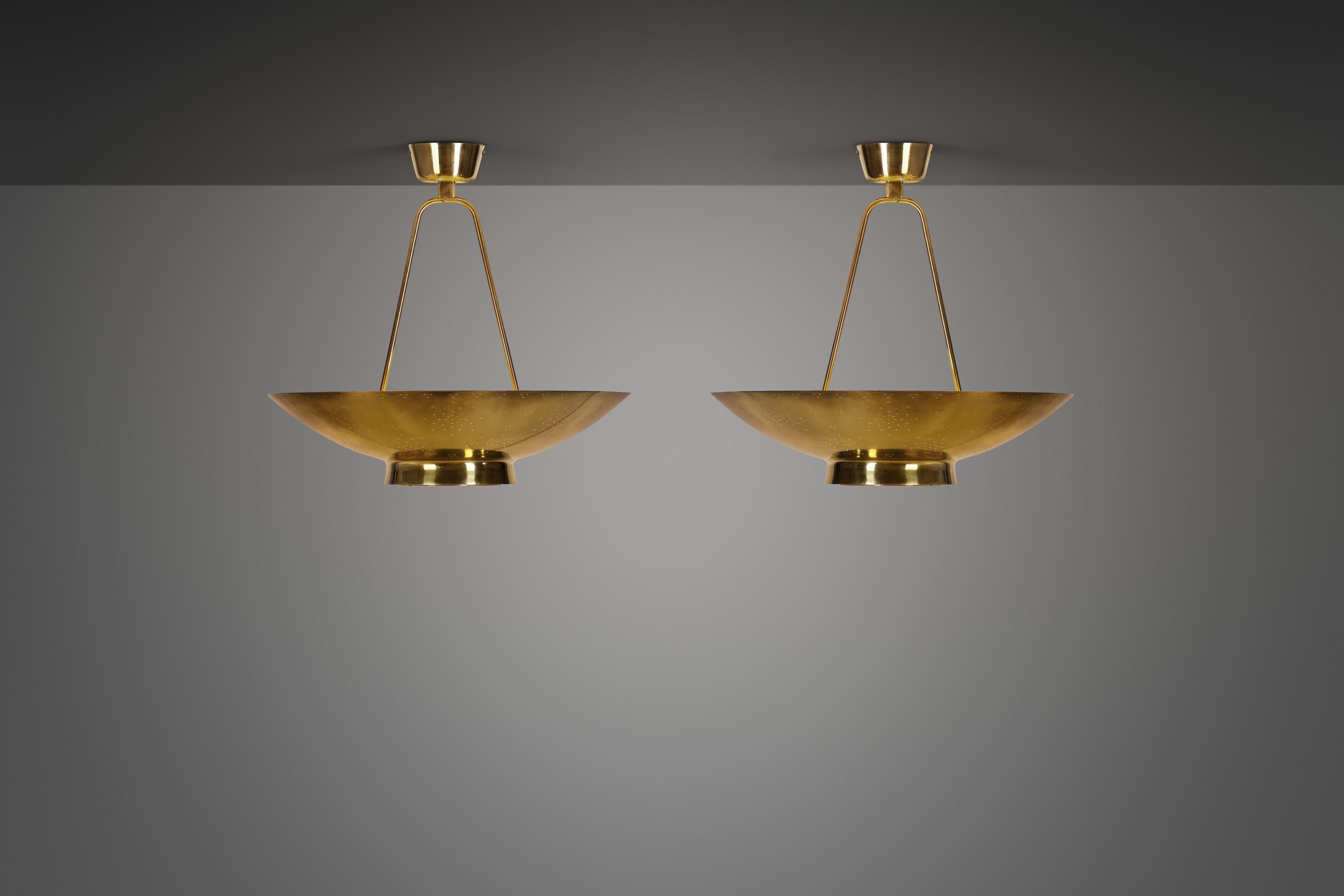 Finlandese Coppia di lampade da soffitto Paavo Tynell modello 