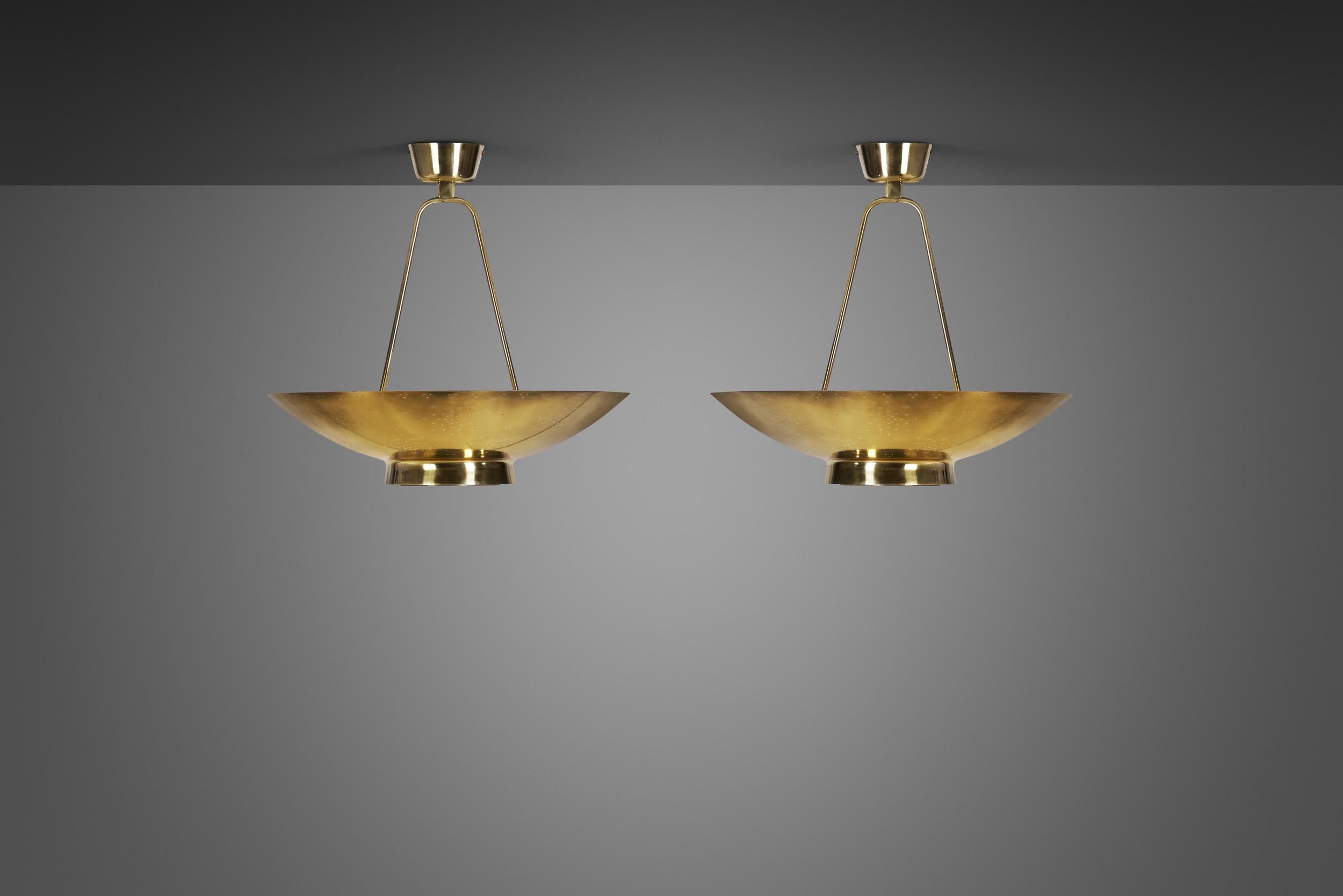 Coppia di lampade da soffitto Paavo Tynell modello 
