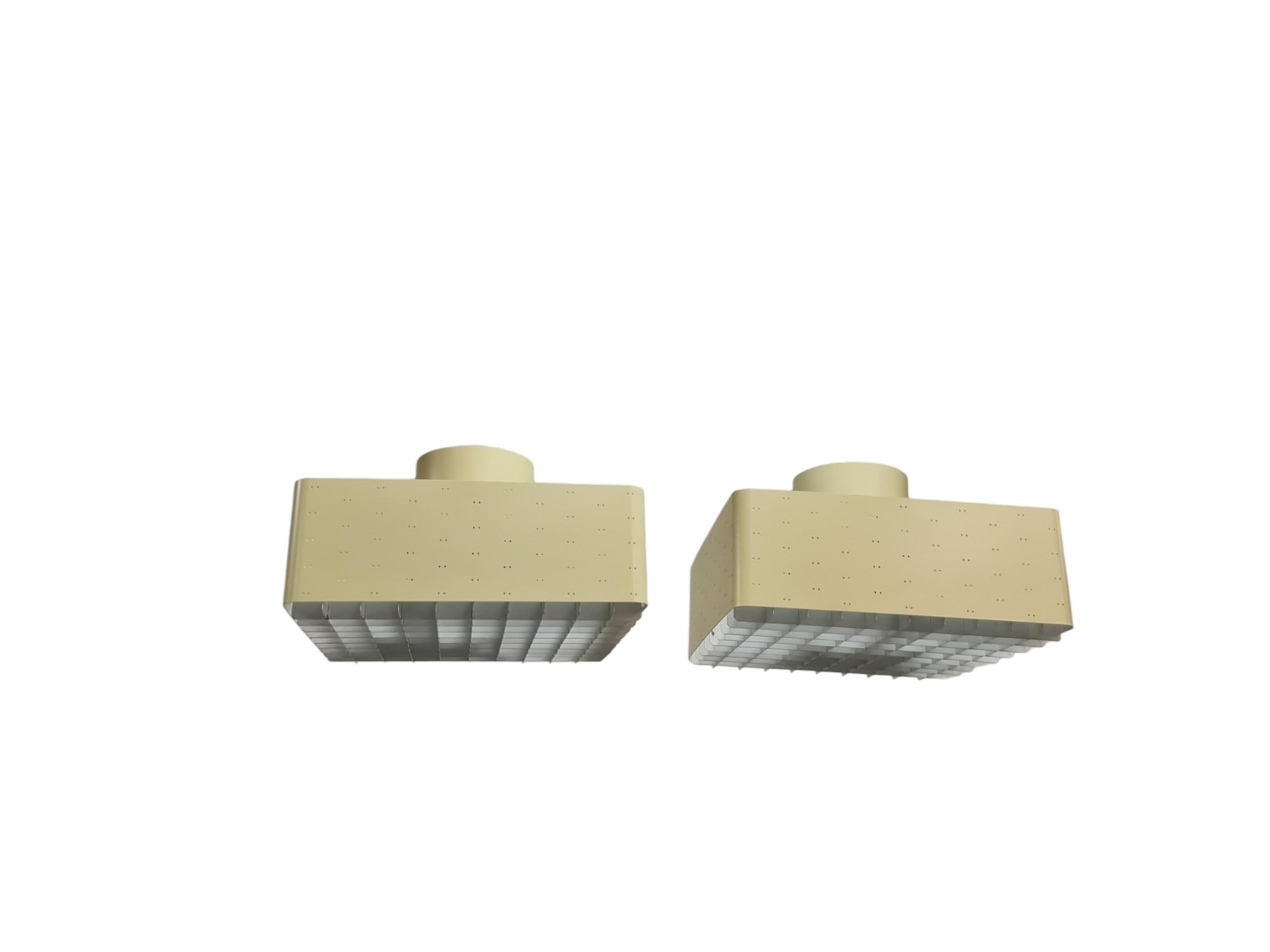 Finlandese Coppia di lampade da soffitto Paavo Tynell Starry Sky 9068, in giallo e bianco, Idman in vendita