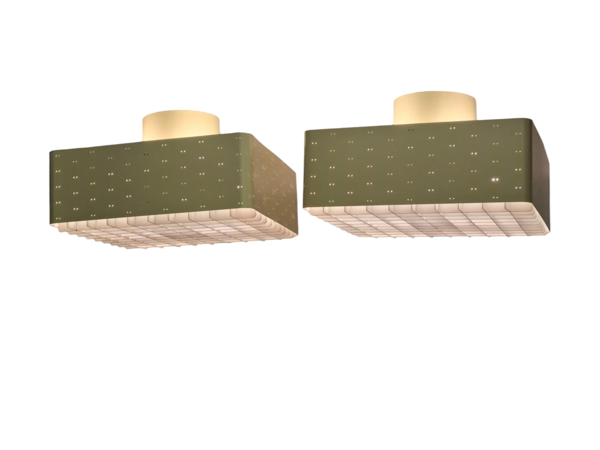 Metallo Coppia di lampade da soffitto Paavo Tynell Starry Sky 9068, in giallo e bianco, Idman in vendita
