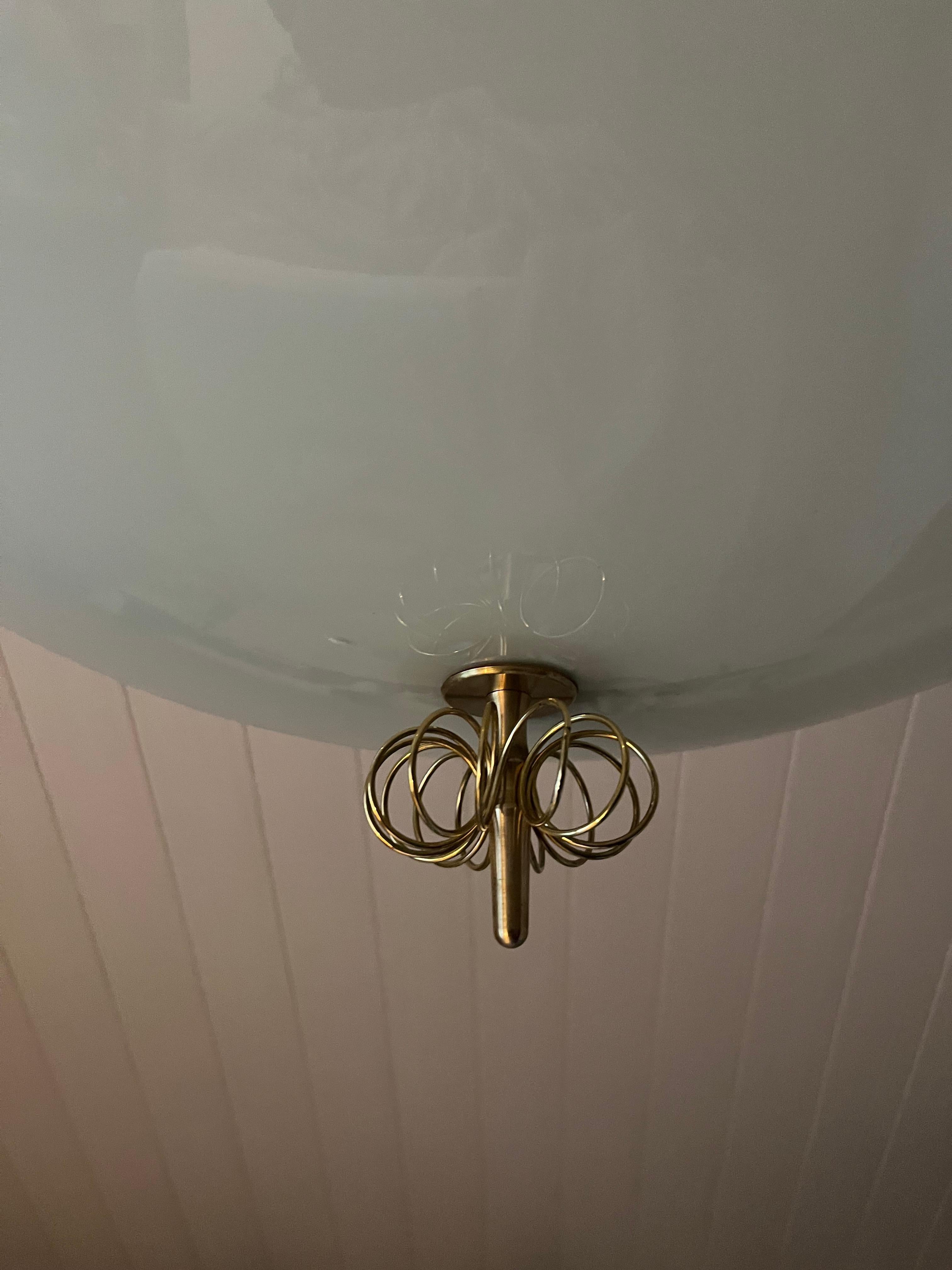 Coppia di lampadari in ottone in stile Paavo Tynell, modello 1088 In condizioni buone in vendita a Hyvinkää, FI
