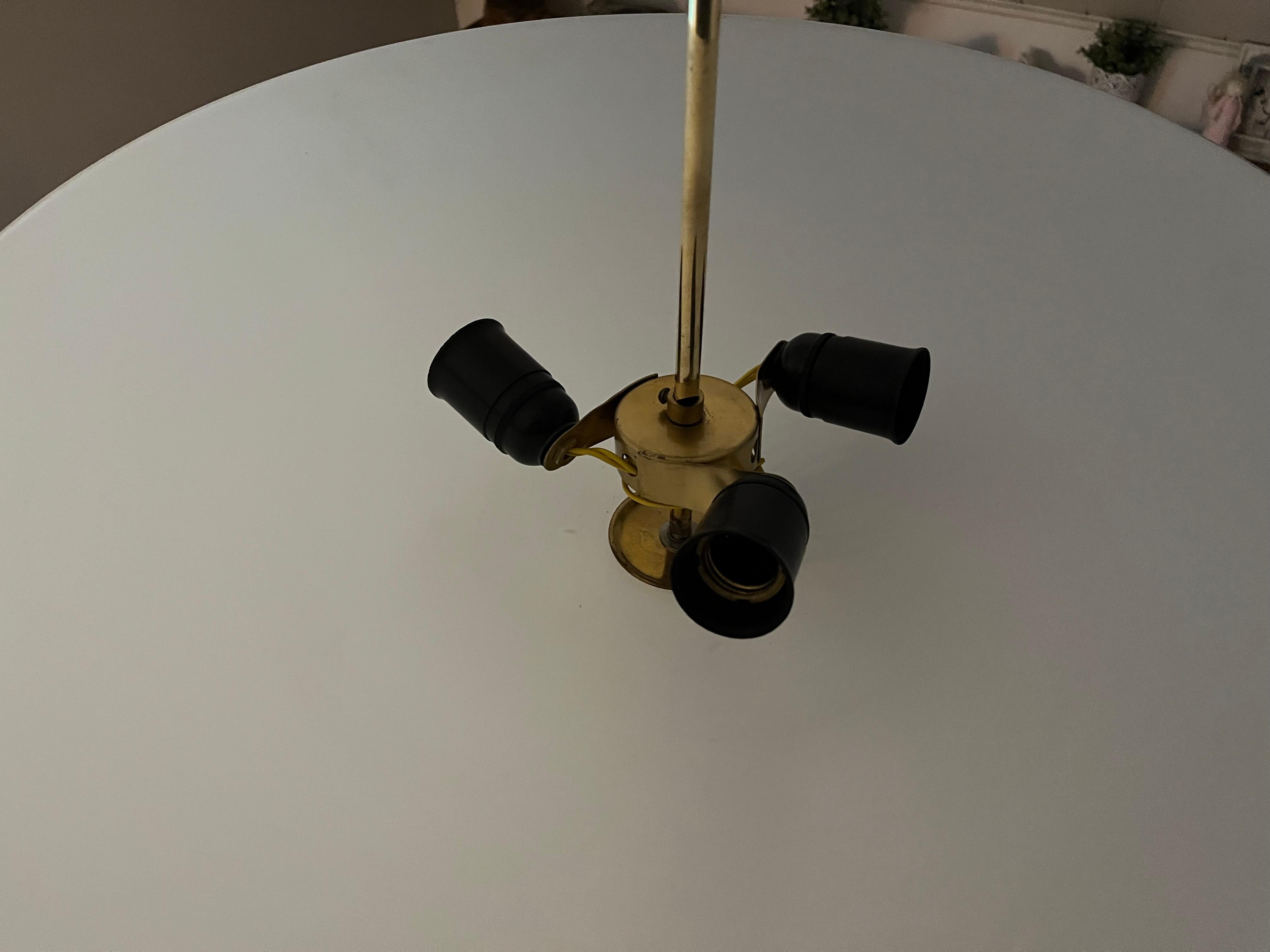 XIX secolo Coppia di lampadari in ottone in stile Paavo Tynell, modello 1088 in vendita