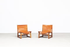 Pareja de Paco Muñoz para Darro, Silla 'Riaza' Nogal y Cuero, España, Años 60