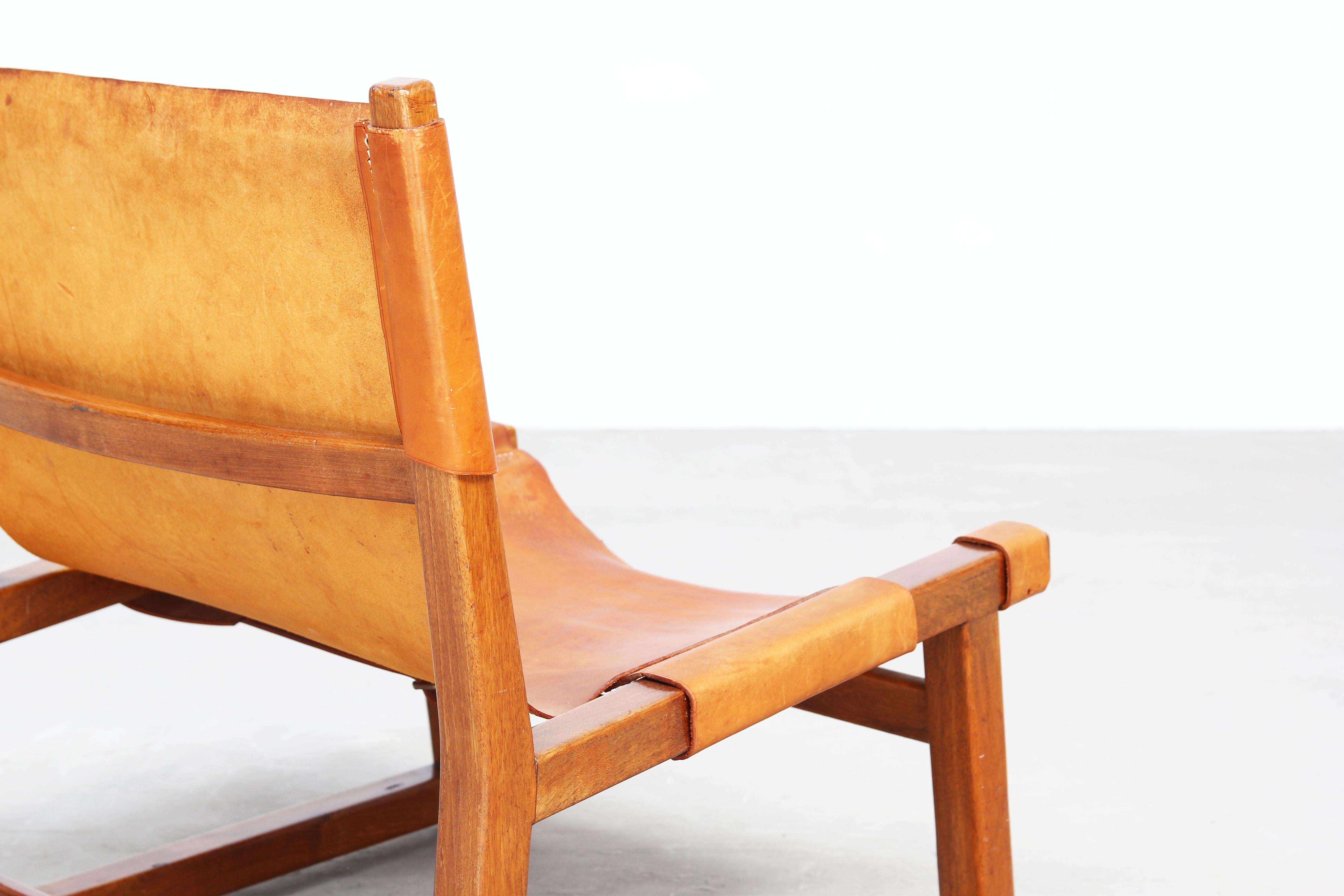Pair of Paco Muñoz for Darro, 'Riaza' Chair Walnut and Leather, Spain, 1960s 1