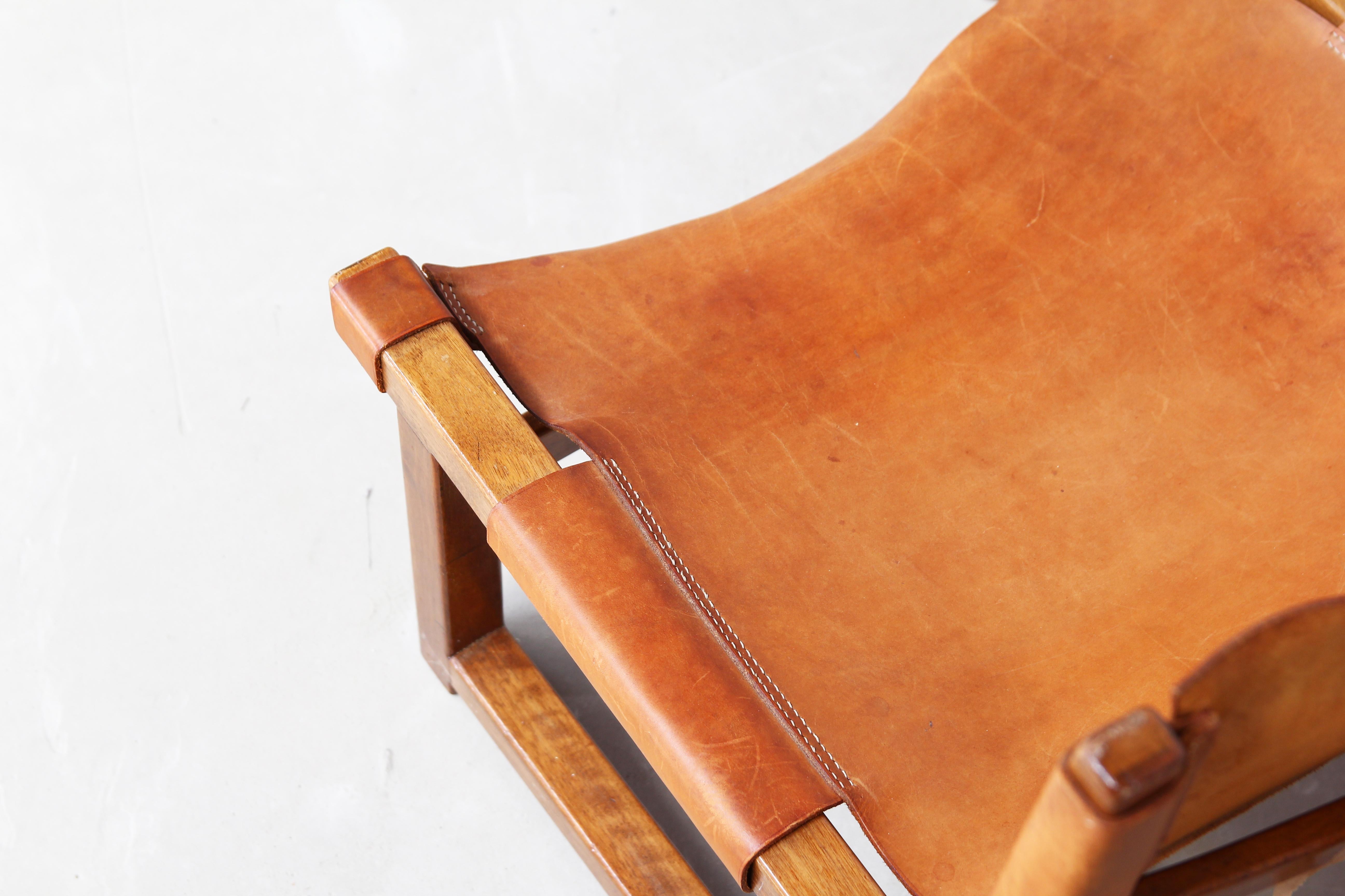 Pair of Paco Muñoz for Darro, 'Riaza' Chair Walnut and Leather, Spain, 1960s 2