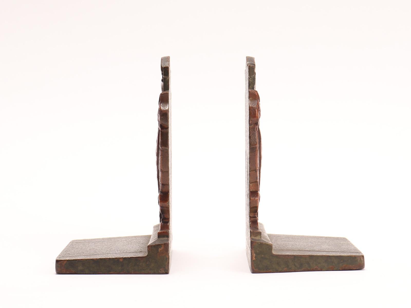 Pair of Painted Bronze Owls Bookends, Austria, circa 1900 In Good Condition For Sale In Milan, IT