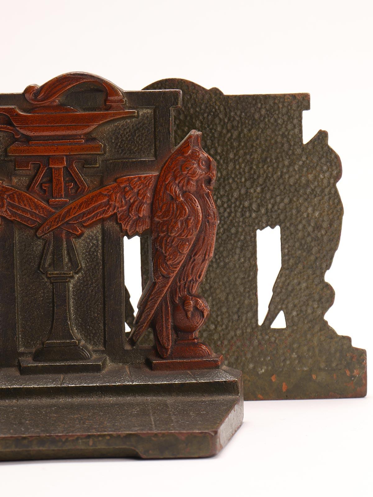 Pair of Painted Bronze Owls Bookends, Austria, circa 1900 For Sale 1