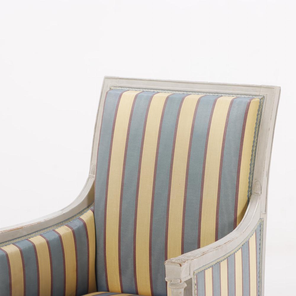 Tissu d'ameublement Paire de chaises bergères peintes de style Directoire C 1900. en vente
