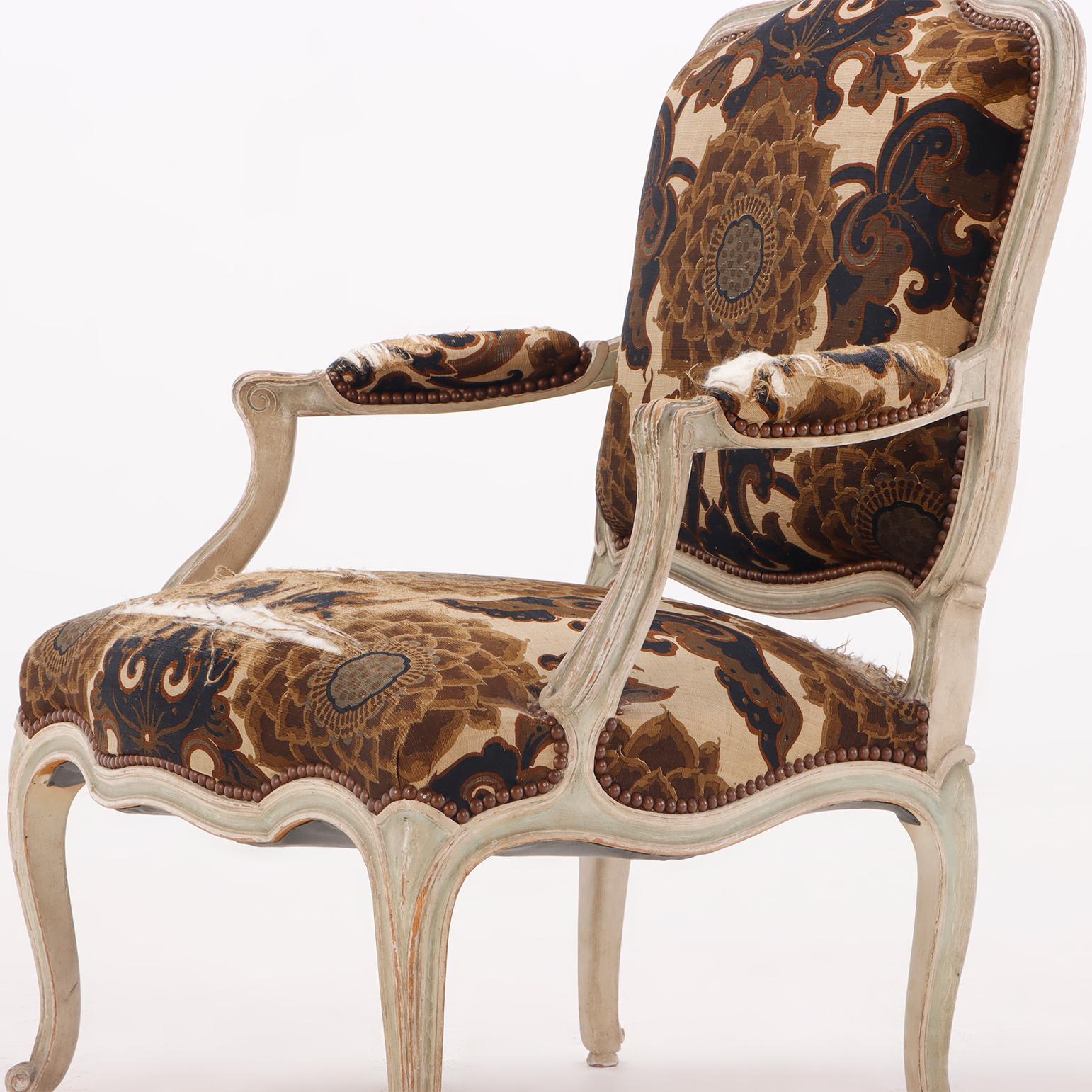 A pair of painted French Louis XV style open armchairs circa 1920. In Good Condition In Philadelphia, PA