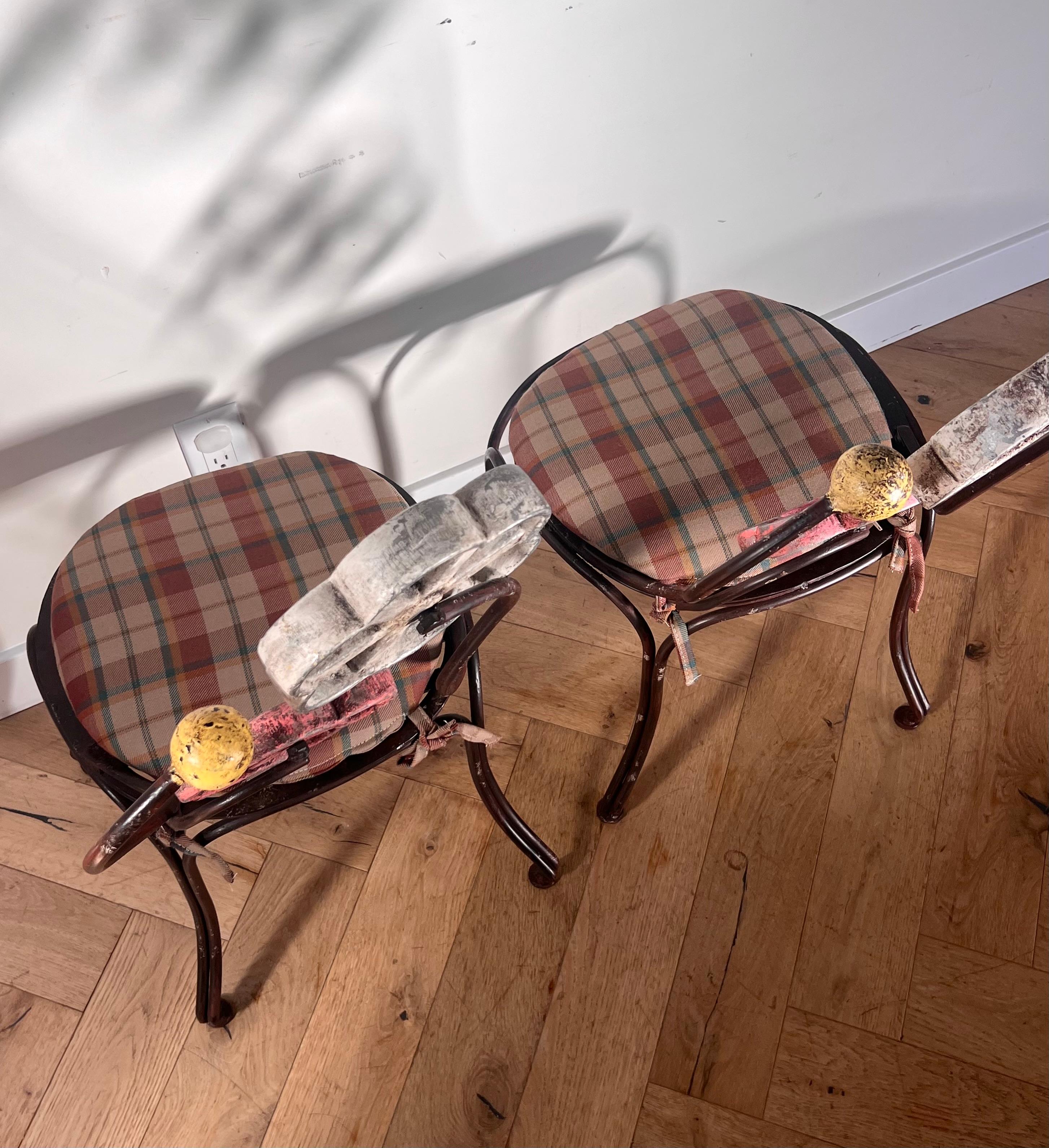 Paire de chaises en fer peint de Joe Brown pour Anthropologie, début de carrière en vente 5