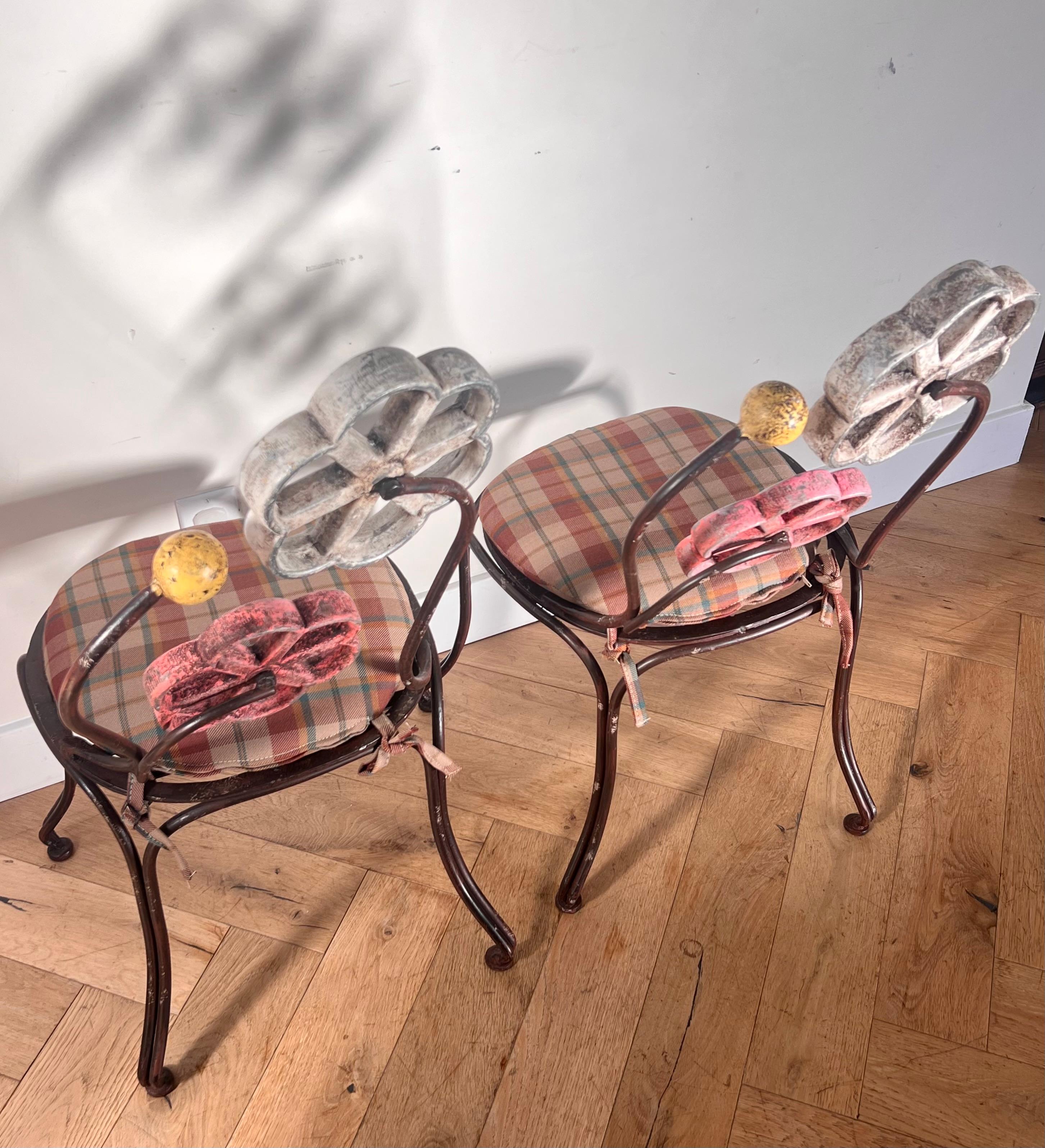Paire de chaises en fer peint de Joe Brown pour Anthropologie, début de carrière en vente 2