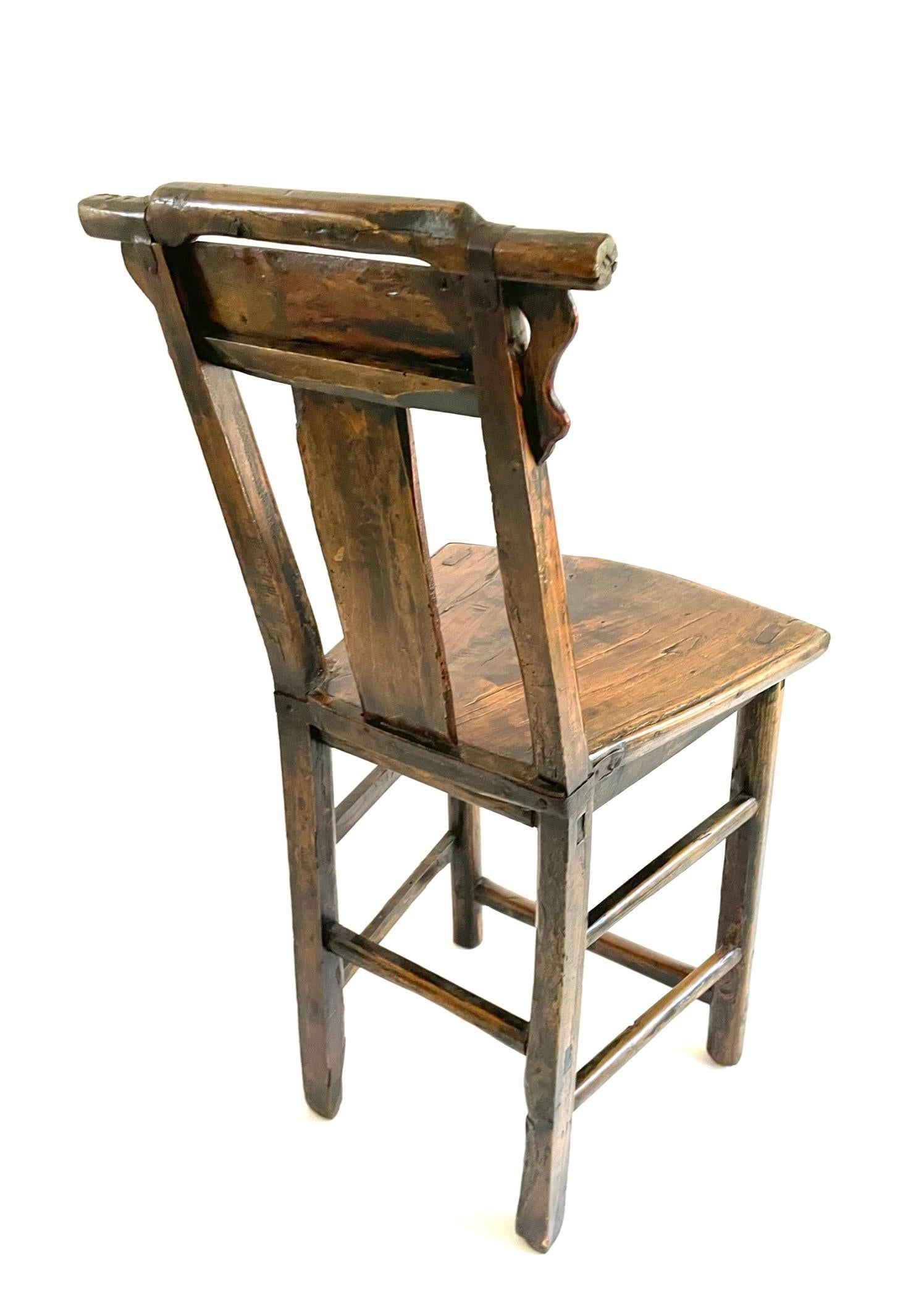 Paar bemalte chinesische Stühle aus dem späten 18. Jahrhundert im Angebot 7