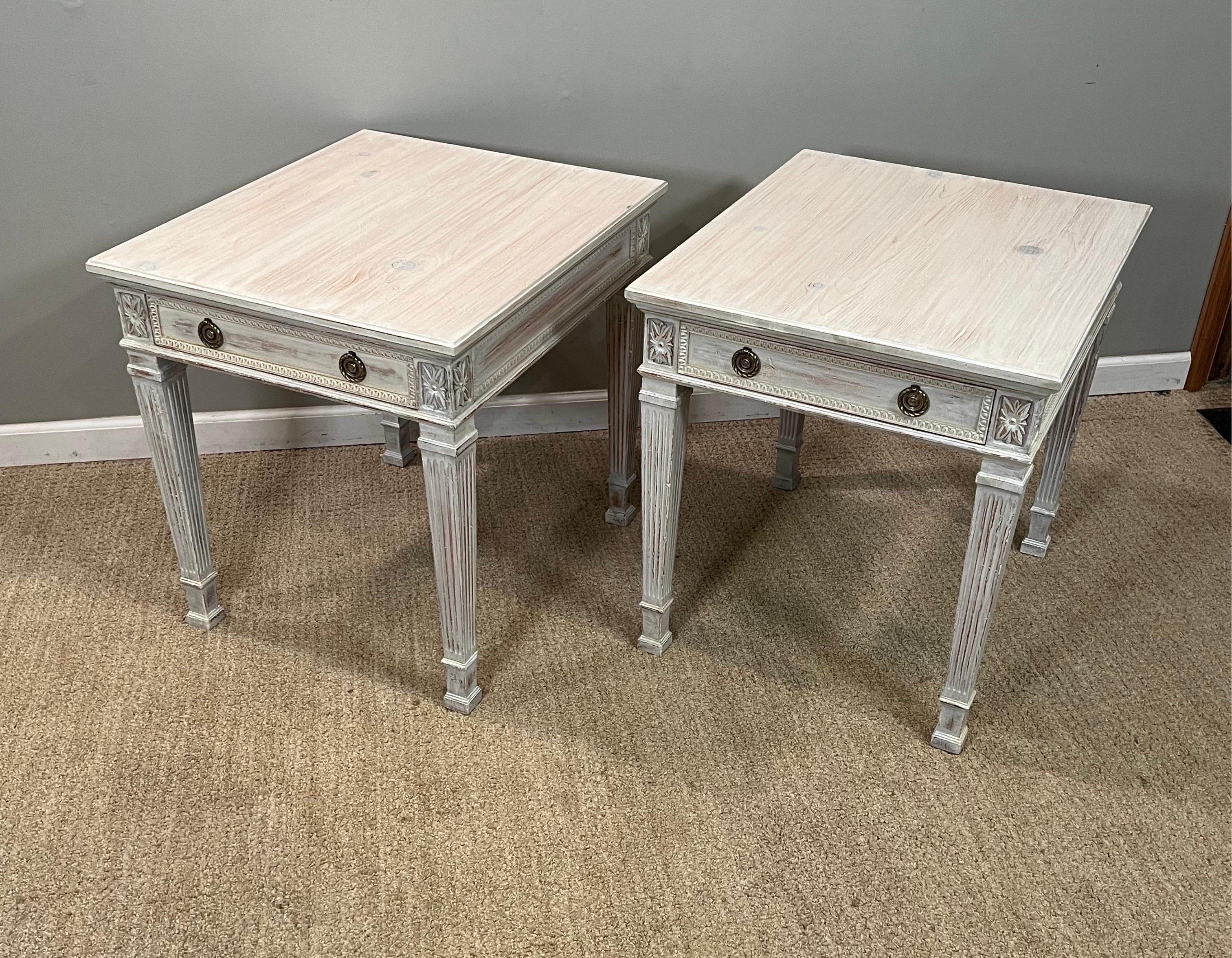 Georgian Pair of Painted Pine Bedside Tables For Sale