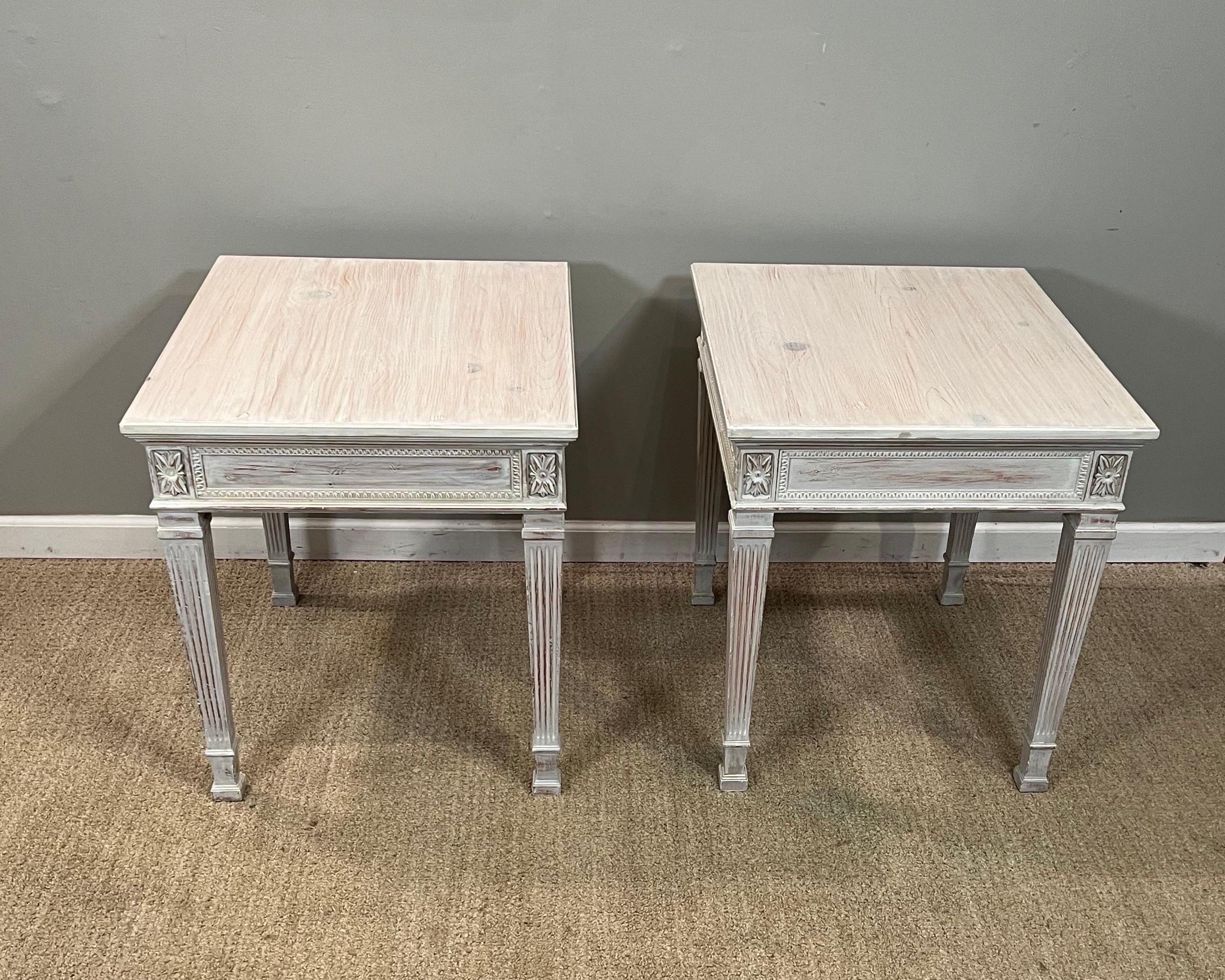 Pair of Painted Pine Bedside Tables In Good Condition For Sale In New York, NY