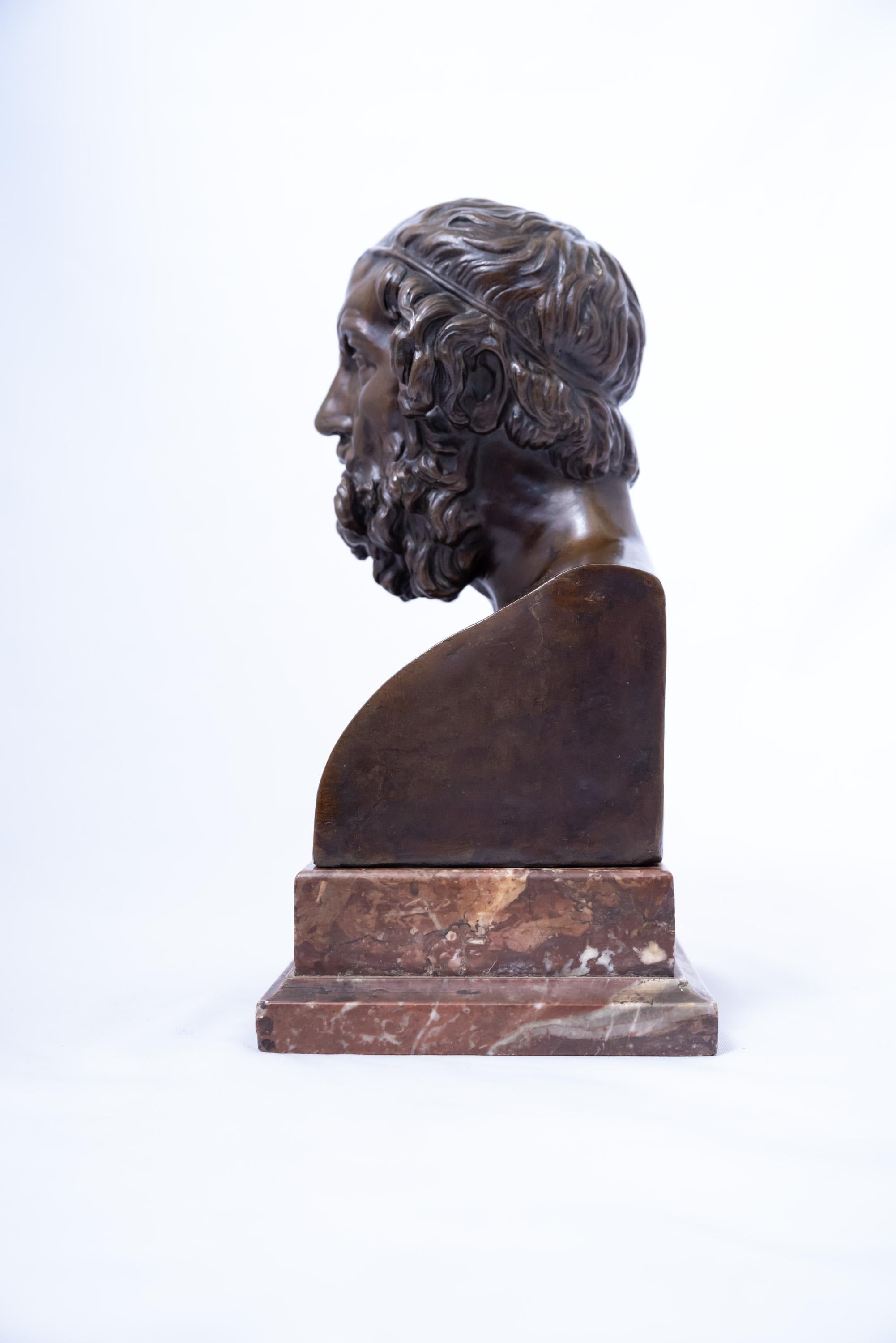 Paire de bustes en bronze patiné représentant Homer et Euripedes en vente 3