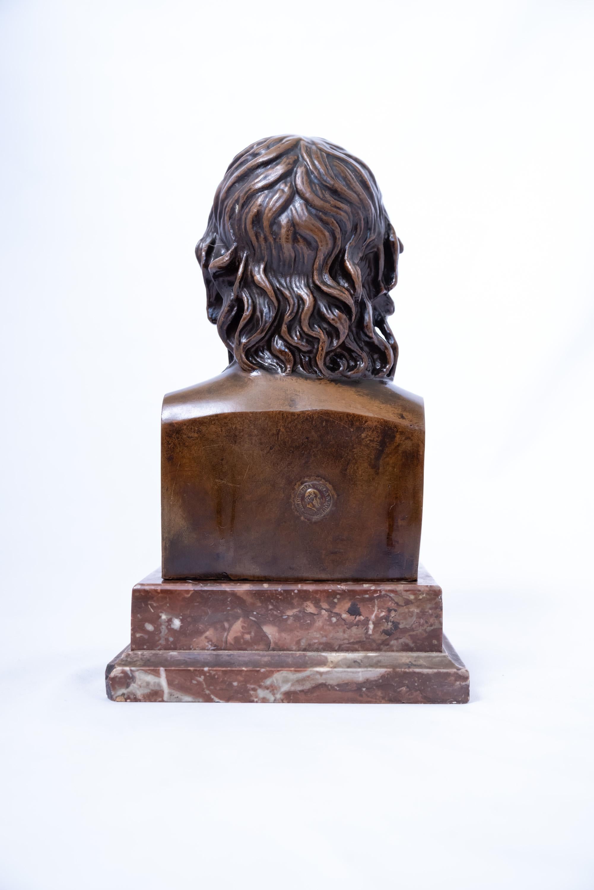 Ein Paar Büsten aus patinierter Bronze mit der Darstellung von Homer und Euripedes (Französisch) im Angebot