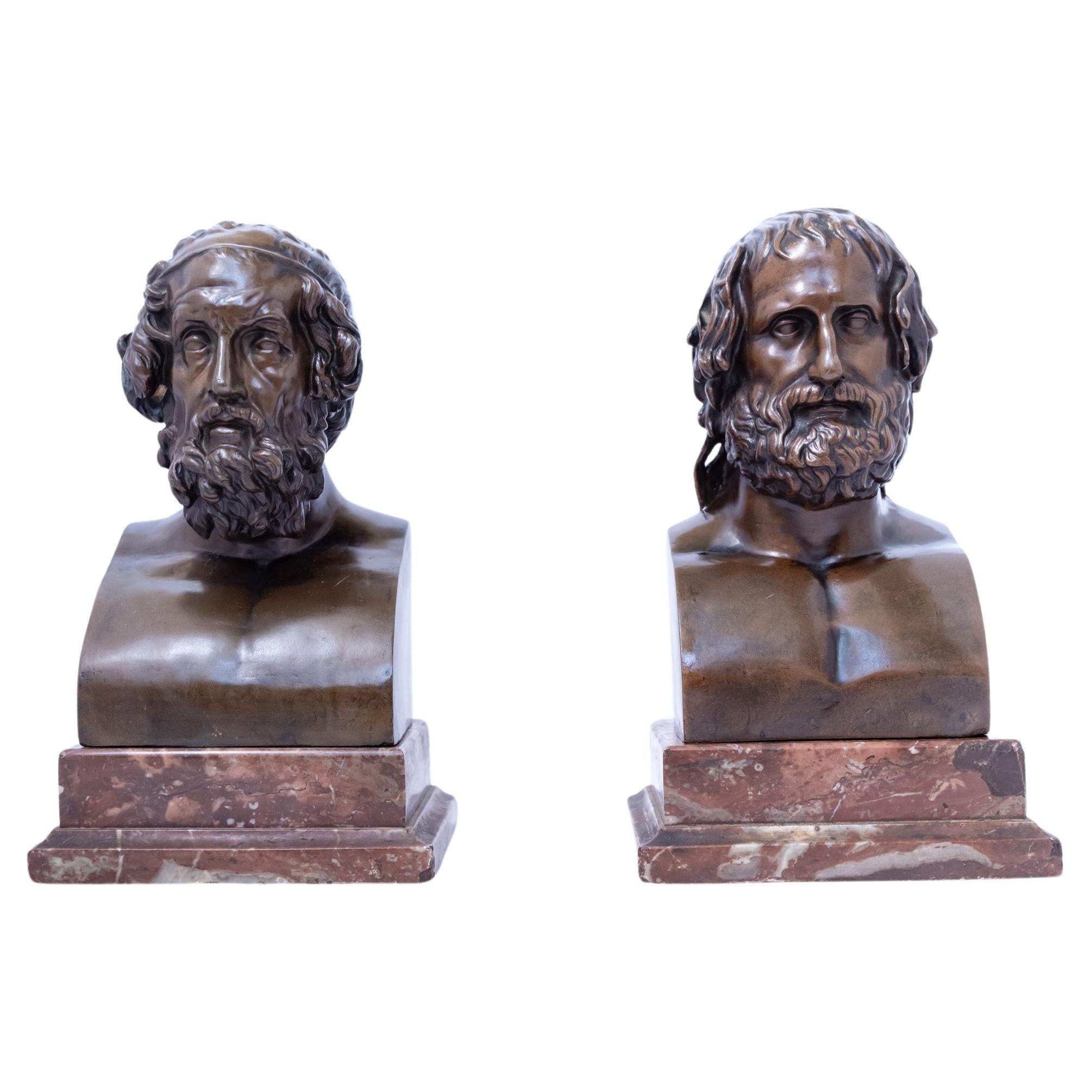 Paire de bustes en bronze patiné représentant Homer et Euripedes en vente