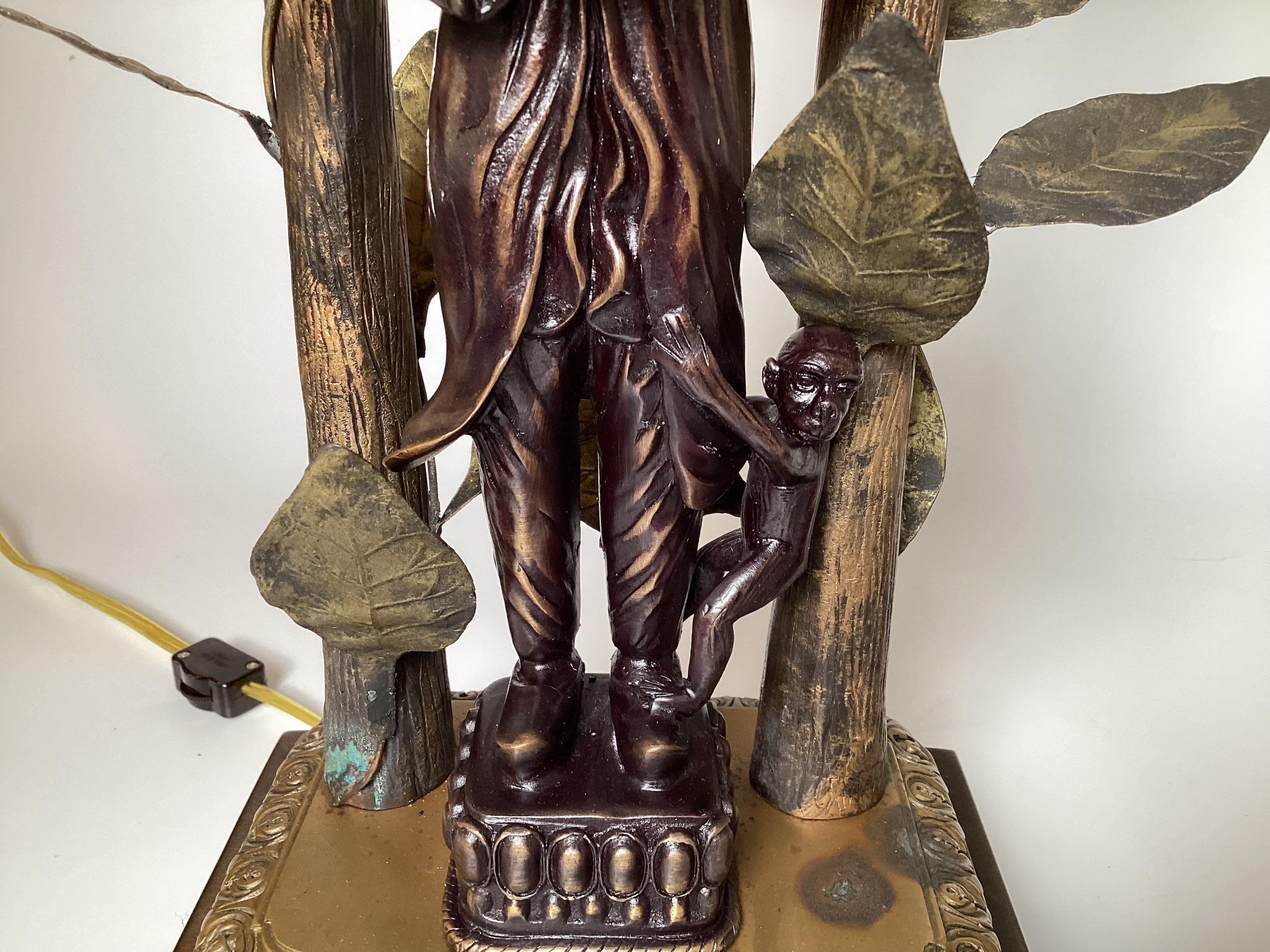 Inconnu Paire de lampes de table Chinoiseries Hollywood Regency en bronze patiné en vente