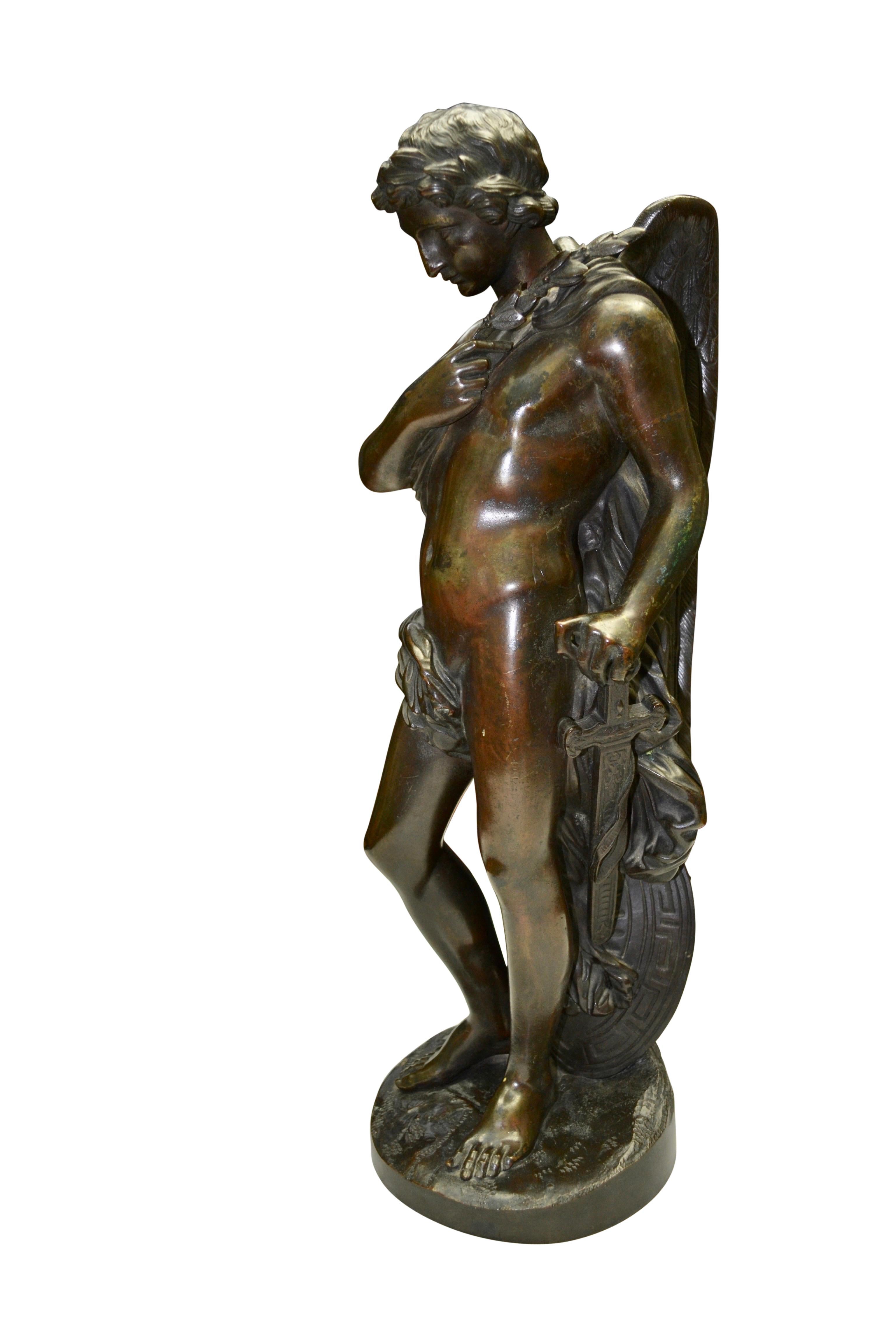 Paire de figurines ailées en bronze patiné  Statues de grecques classiques masculines et figuratives en vente 3