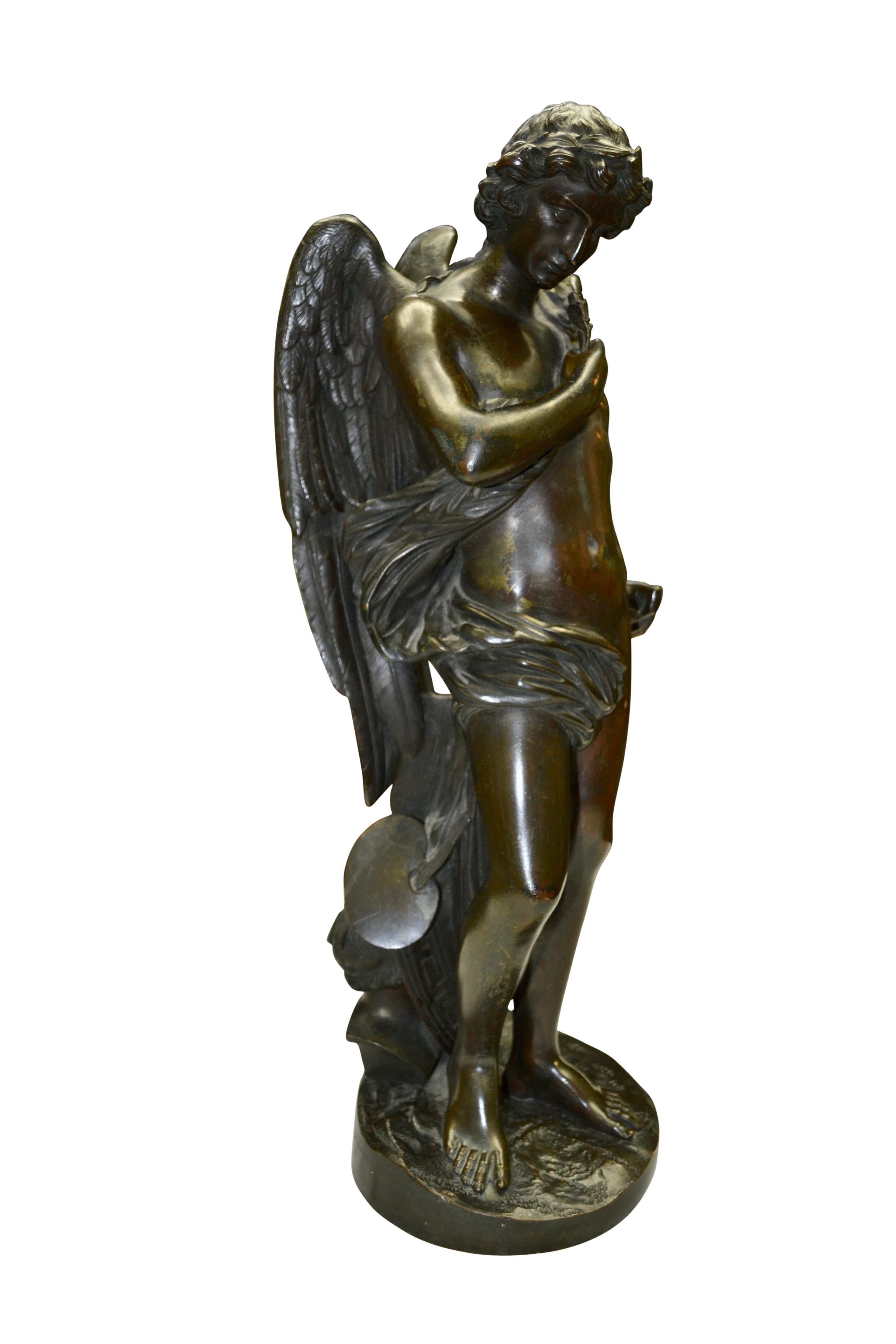 Paire de figurines ailées en bronze patiné  Statues de grecques classiques masculines et figuratives en vente 1