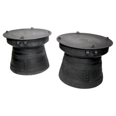 Paire de tambours de pluie en métal patiné, tables d'appoint de patio