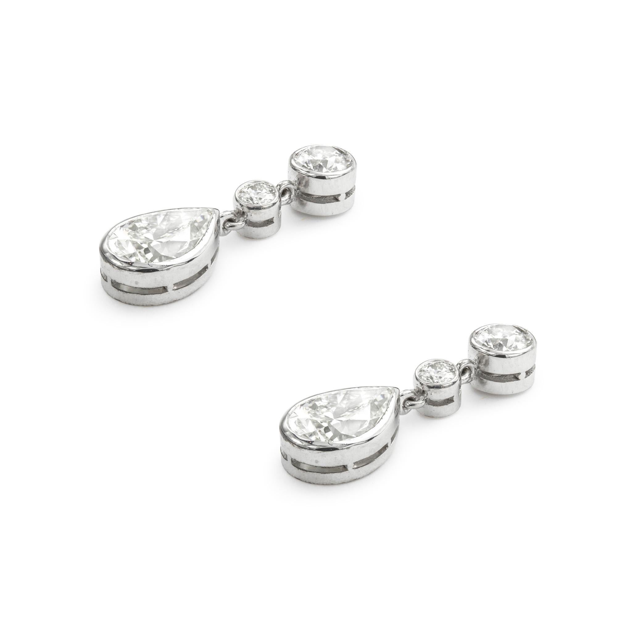 Modern A Pair Of Pear Shape Diamond Drop Earrings For Sale