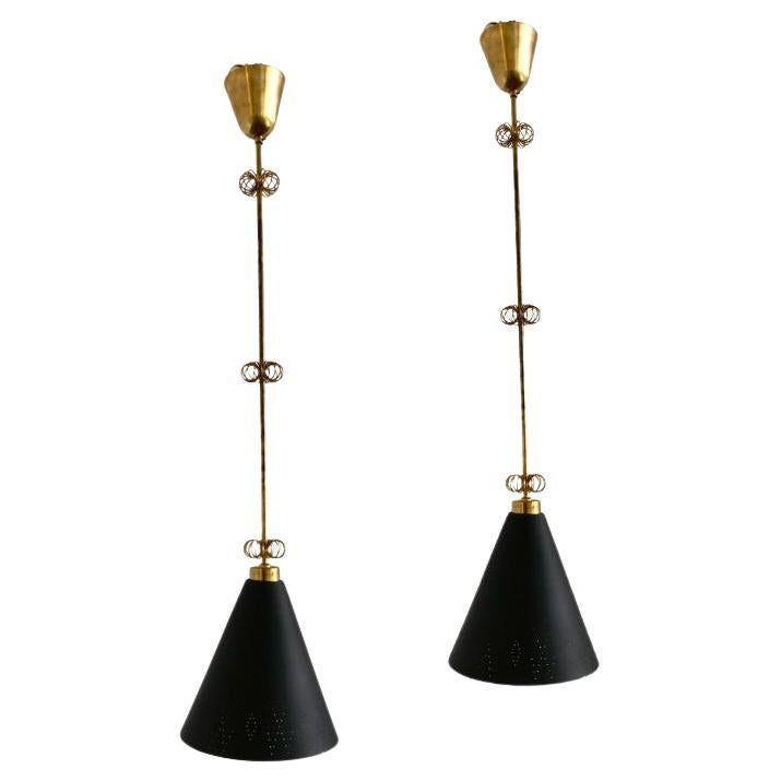 Paire de pendentifs de Paavo Tynell
