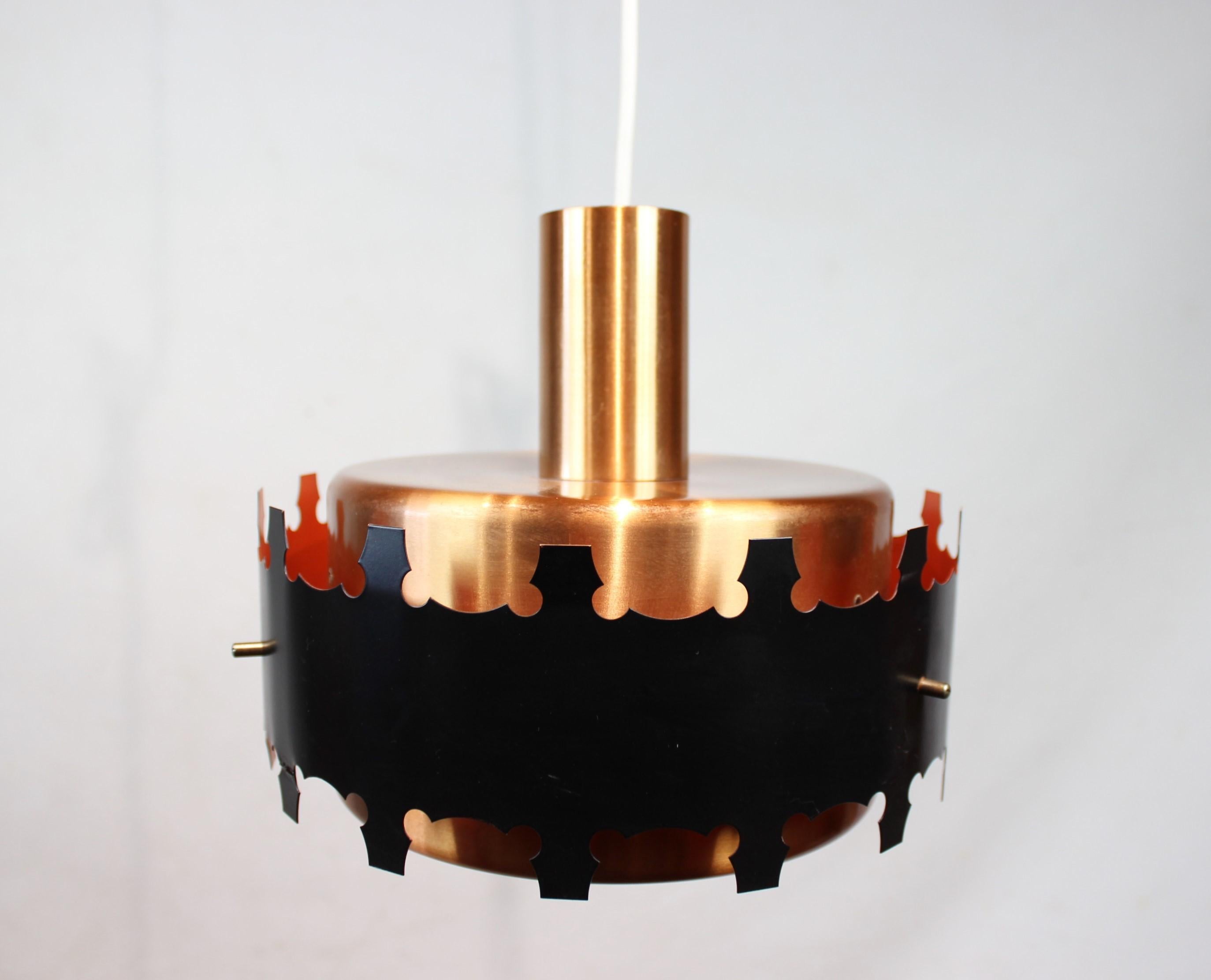 Mid-Century moderno Coppia di ciondoli in rame e metallo nero, design danese degli anni '70 in vendita