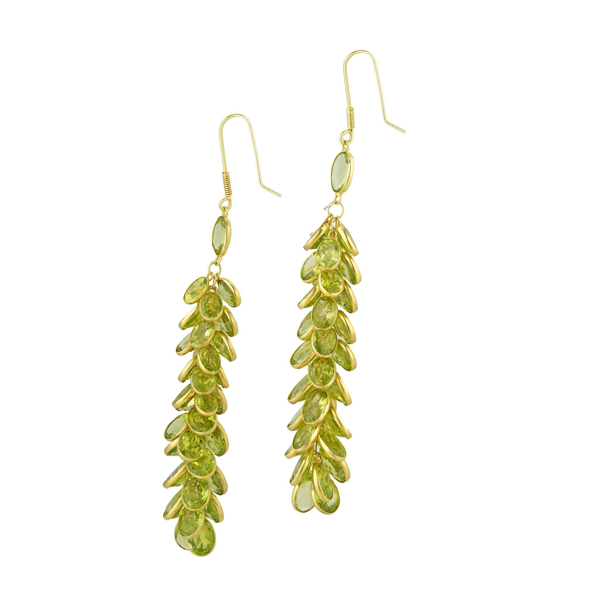 A Pair Of Peridot Cascade Earrings In New Condition For Sale In London, GB