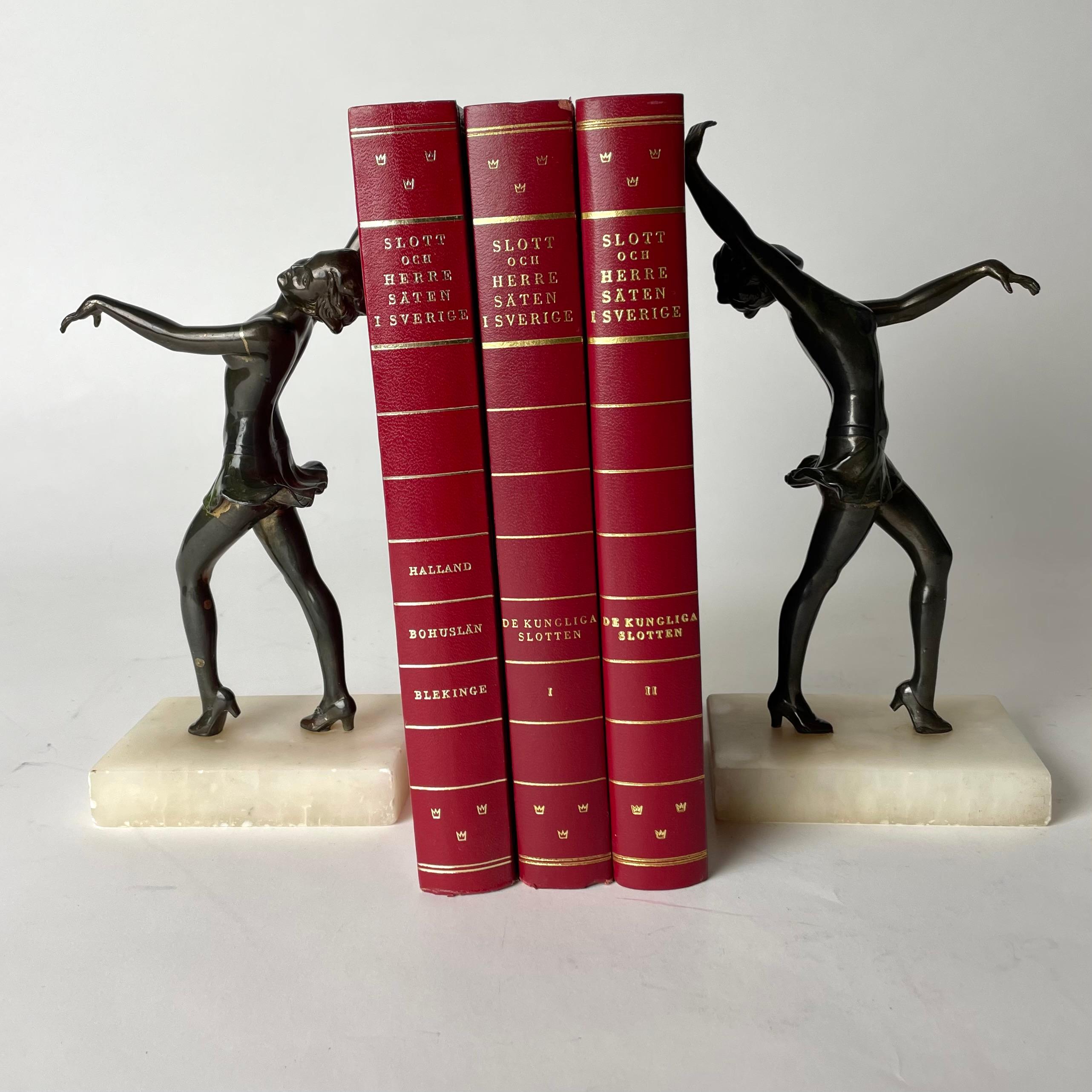A Elegant pair of period Art Deco Bookends from 1920s-1930s with dancing women. Made in bronzed metal with an Alabaster base. Can be set in different directions. (See pictures)

Wear consistent with age and use