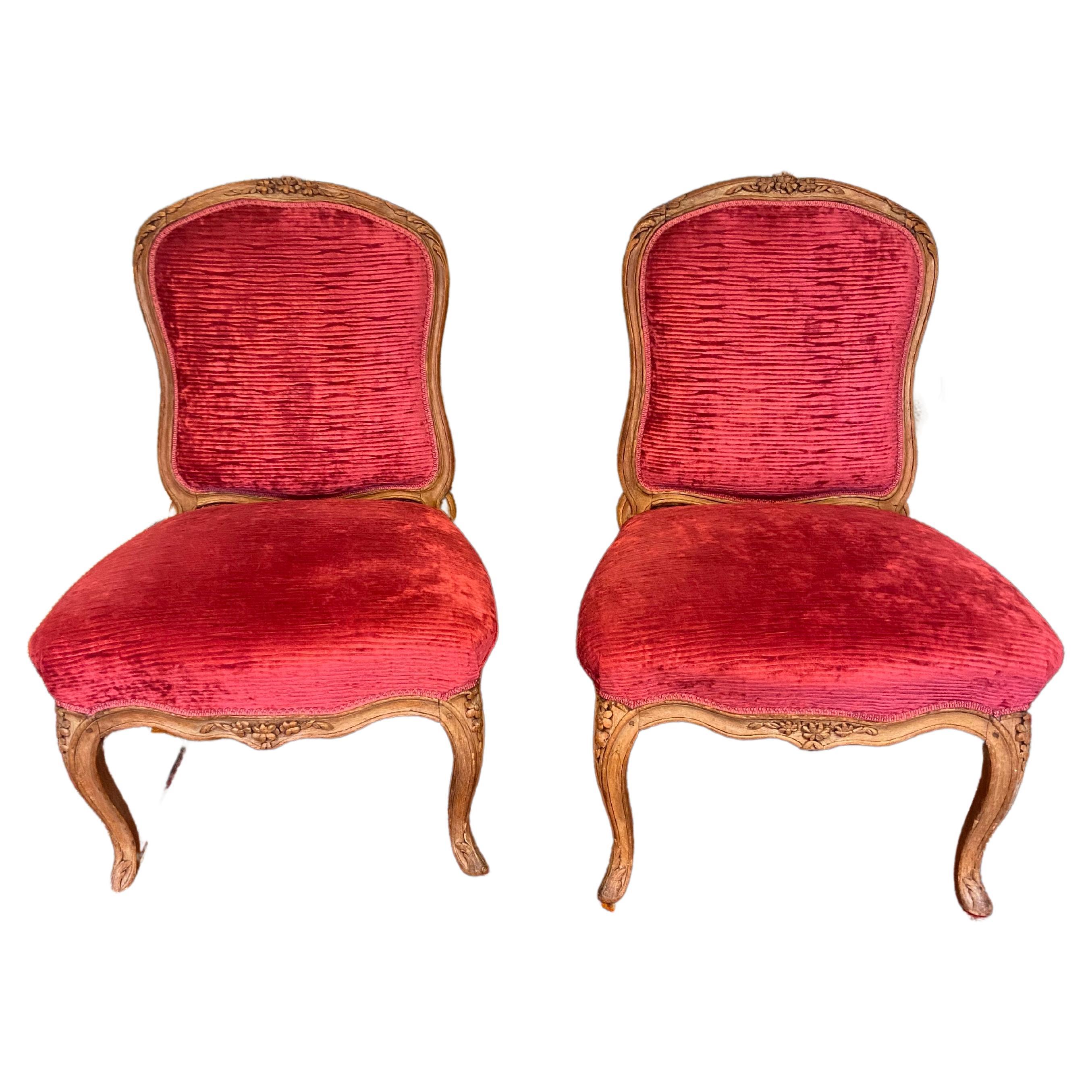 Paire de chaises de salon en hêtre de style Louis XV, milieu du XVIIIe siècle