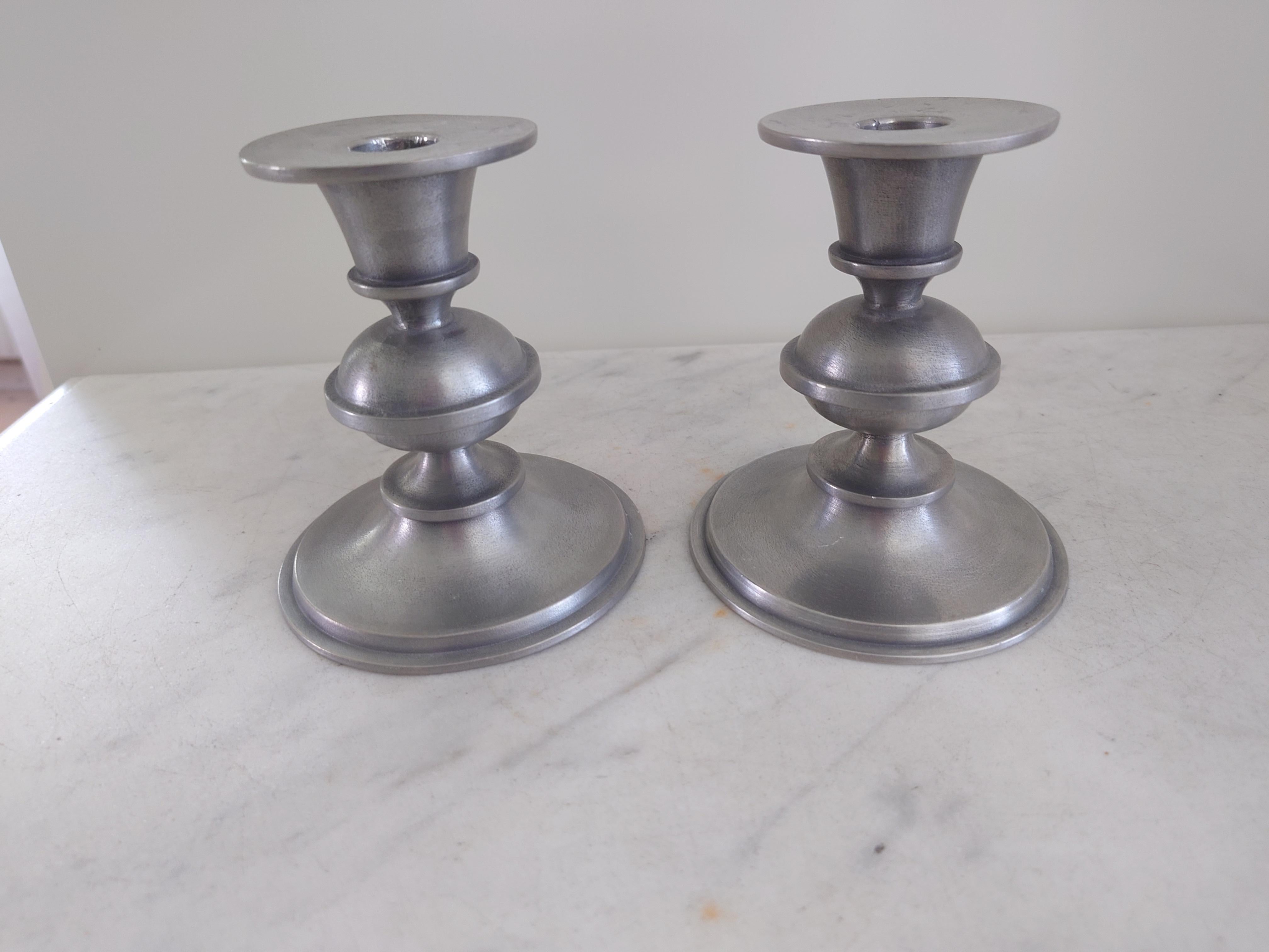 Un par de  Candelabros de peltre de Edvin Ollers, Suecia Años 30 Art decó en venta 1
