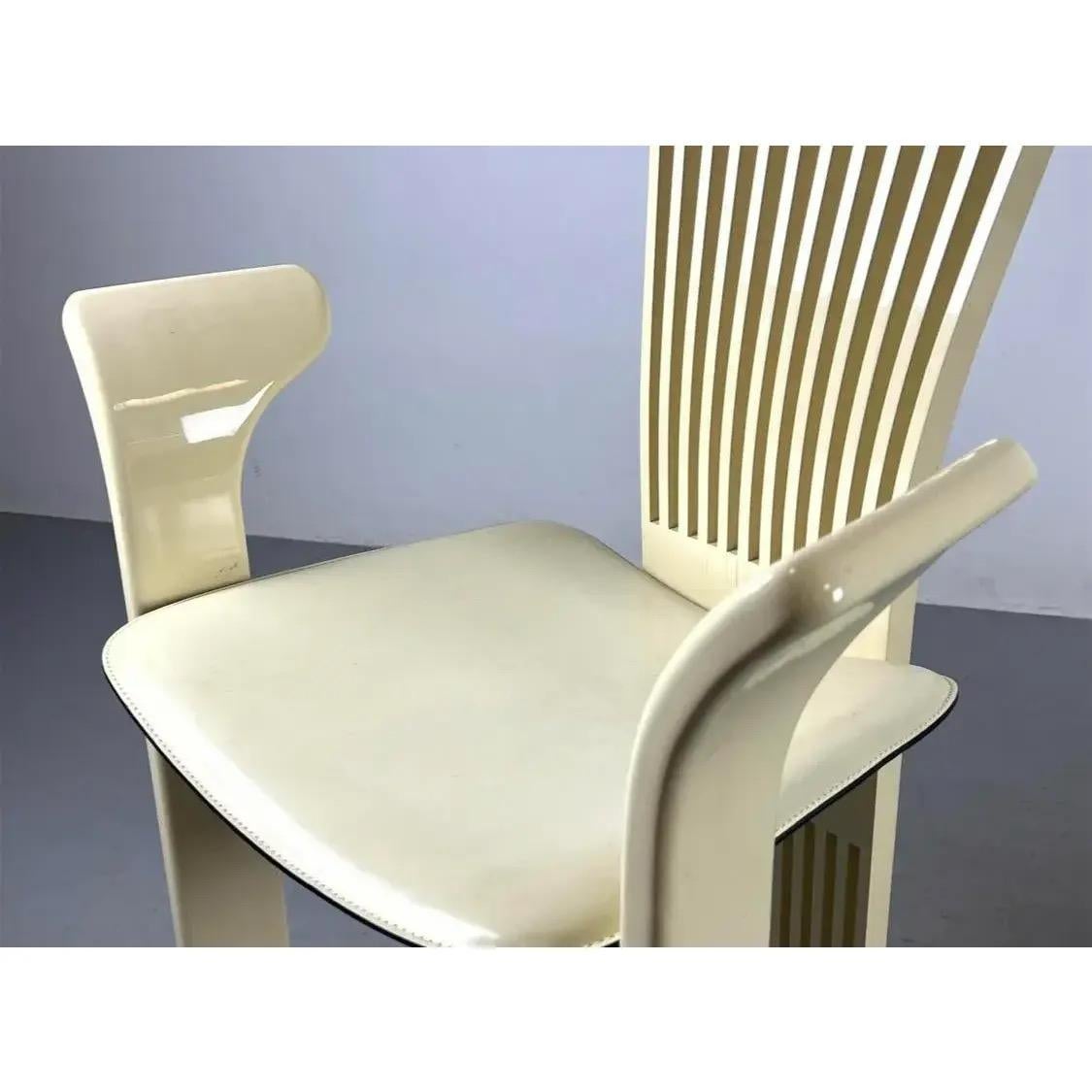 Postmoderno A Pair of Pietro Constantini Cream Lacquered Dining Chairs in vendita