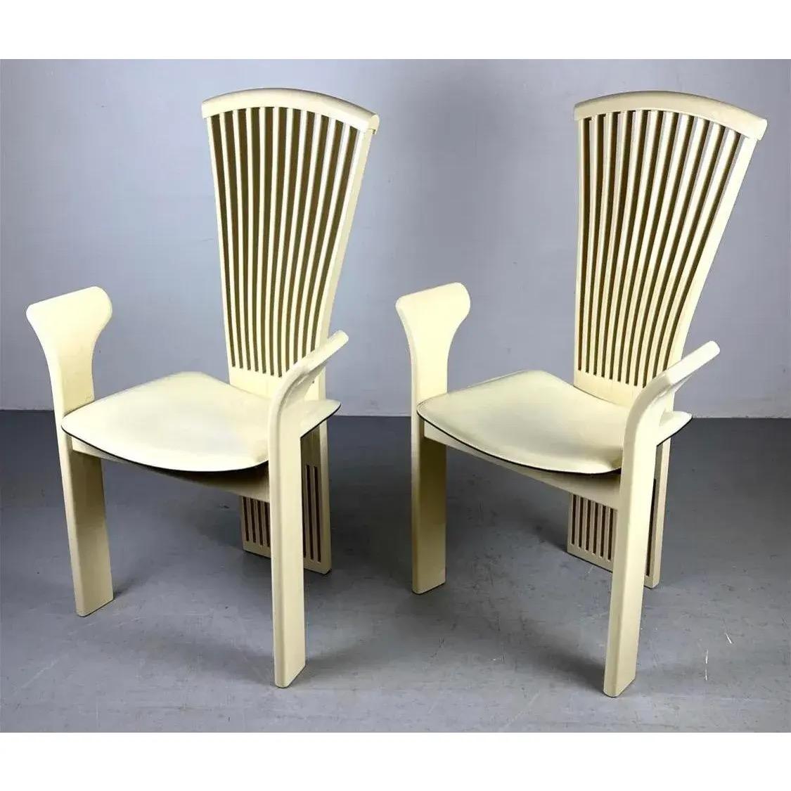 A Pair of Pietro Constantini Cream Lacquered Dining Chairs In condizioni buone in vendita a Elkton, MD