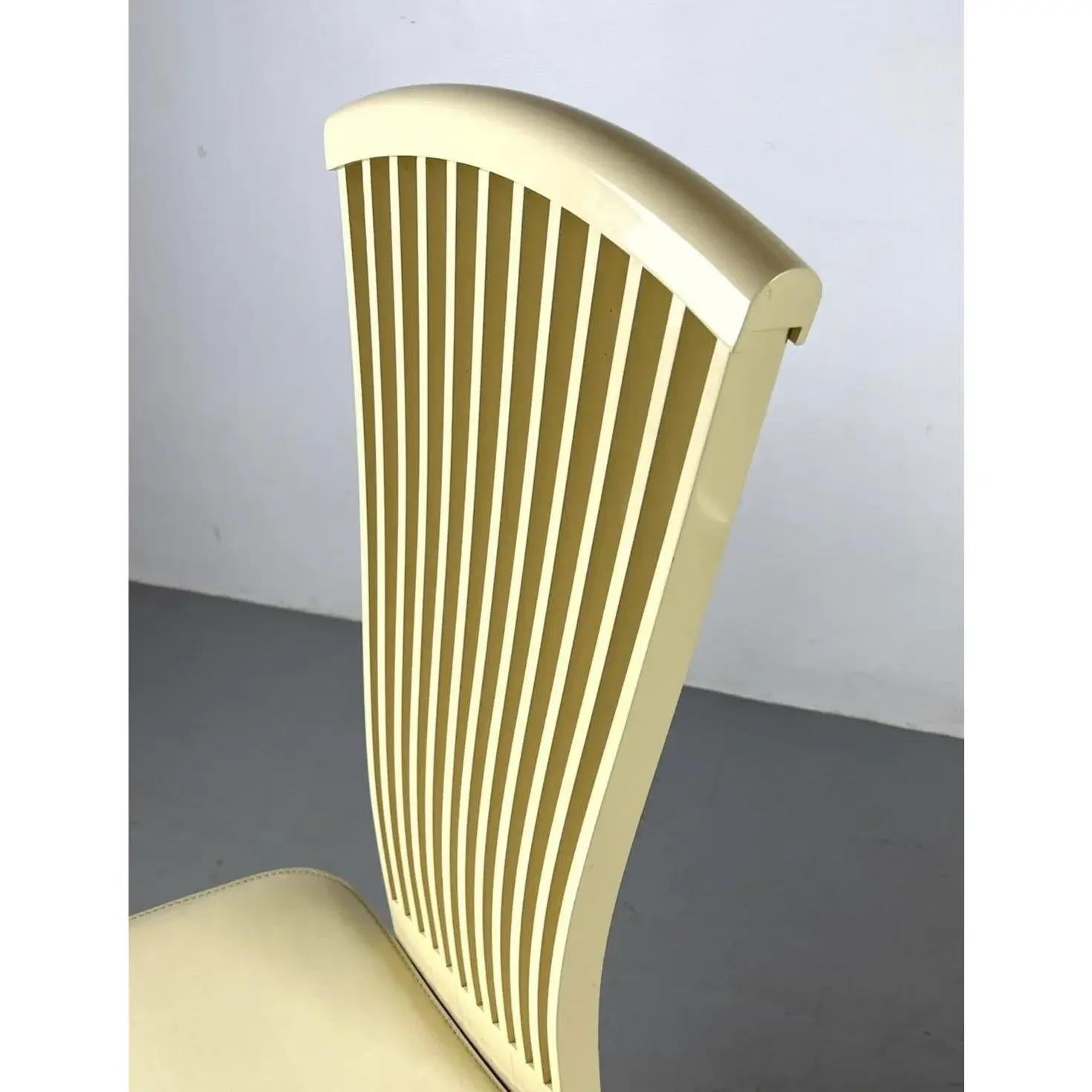 A Pair of Pietro Constantini Cream Lacquered Dining Chairs in vendita 2