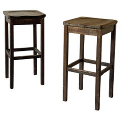 Pareja de taburetes de pino, Nordiska Kompaniet, Suecia c. 1960