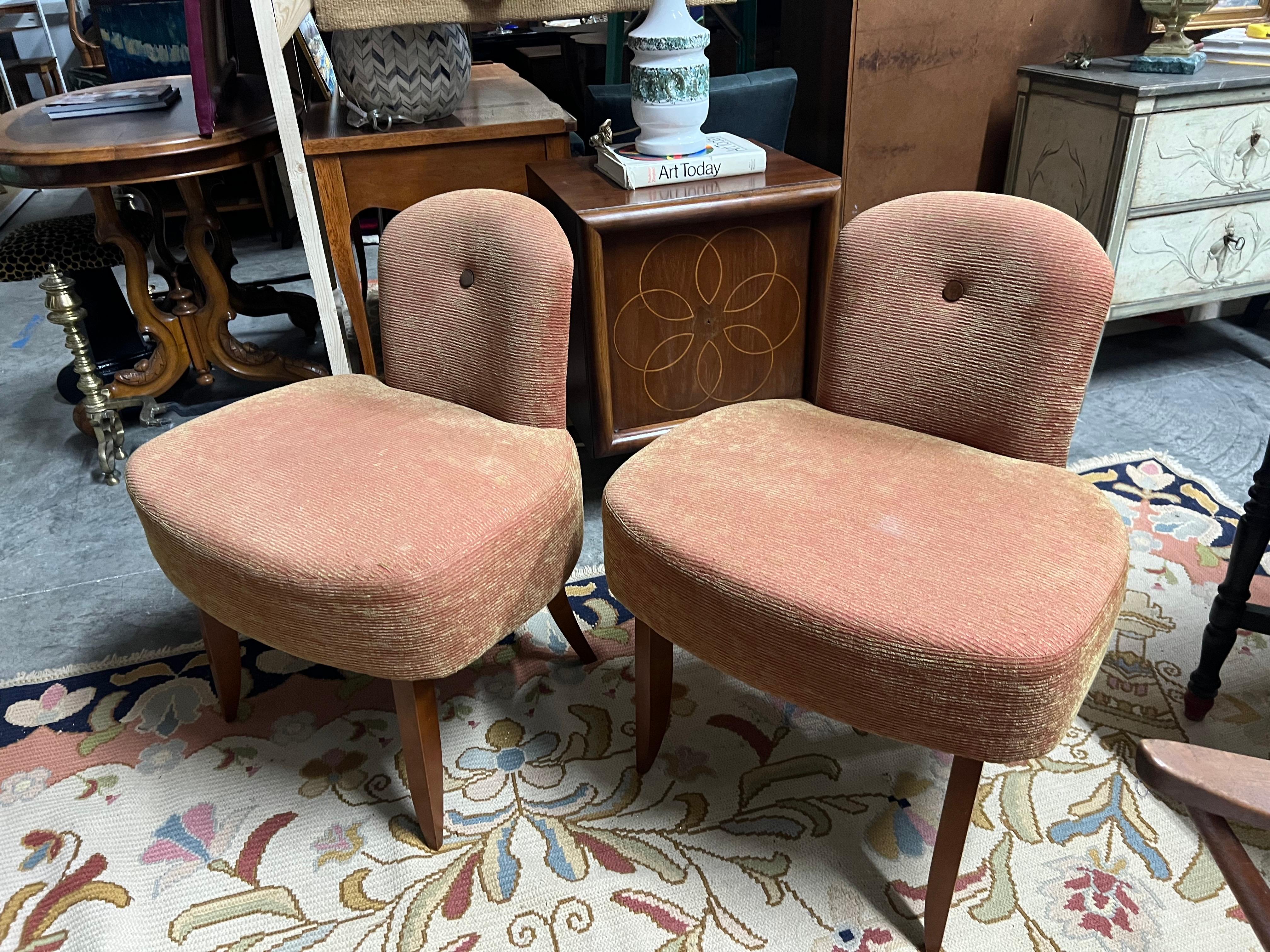 A pair of pink 1940s Art Deco Cocktail Chairs In Good Condition In Charleston, SC