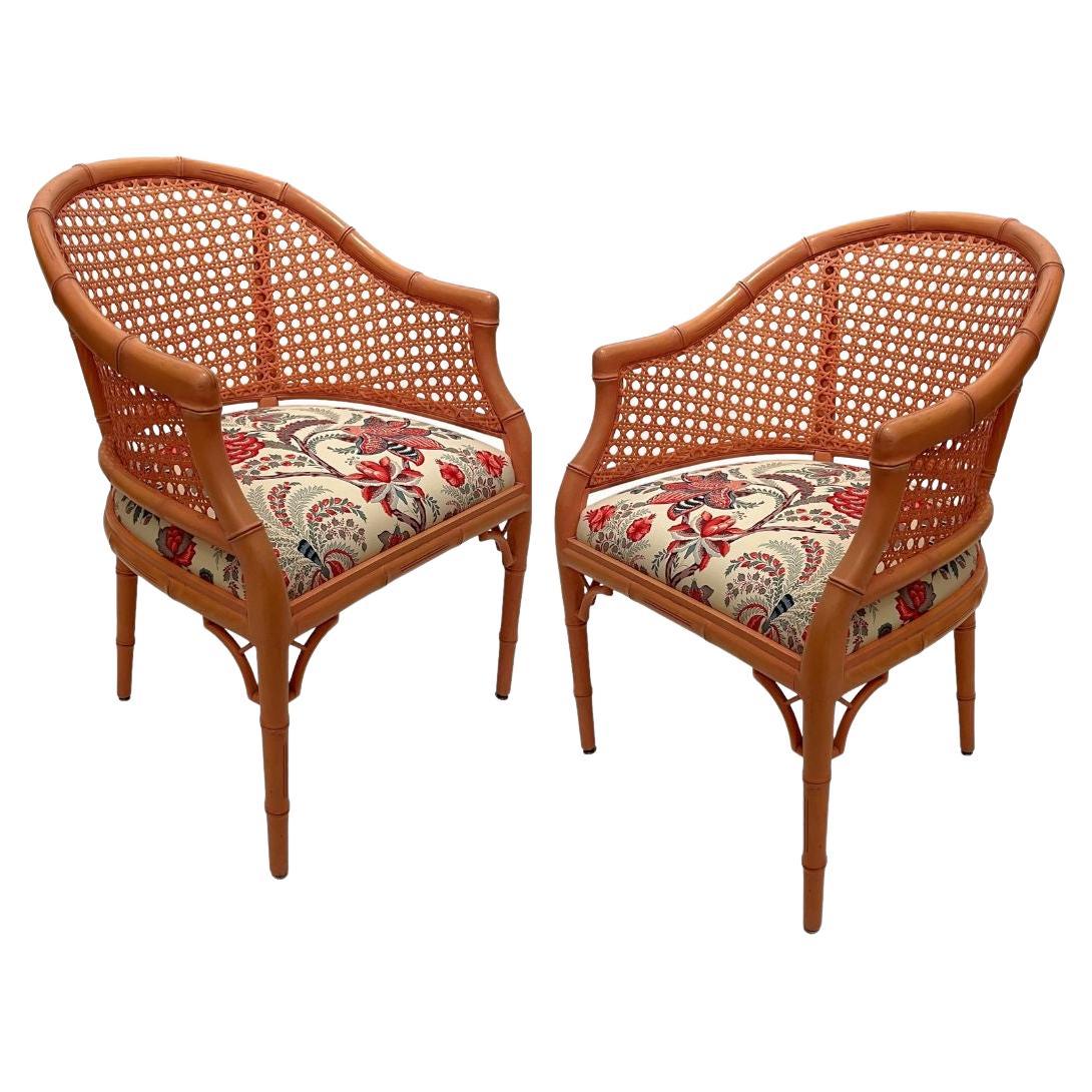 Paire de fauteuils roses en faux bambou