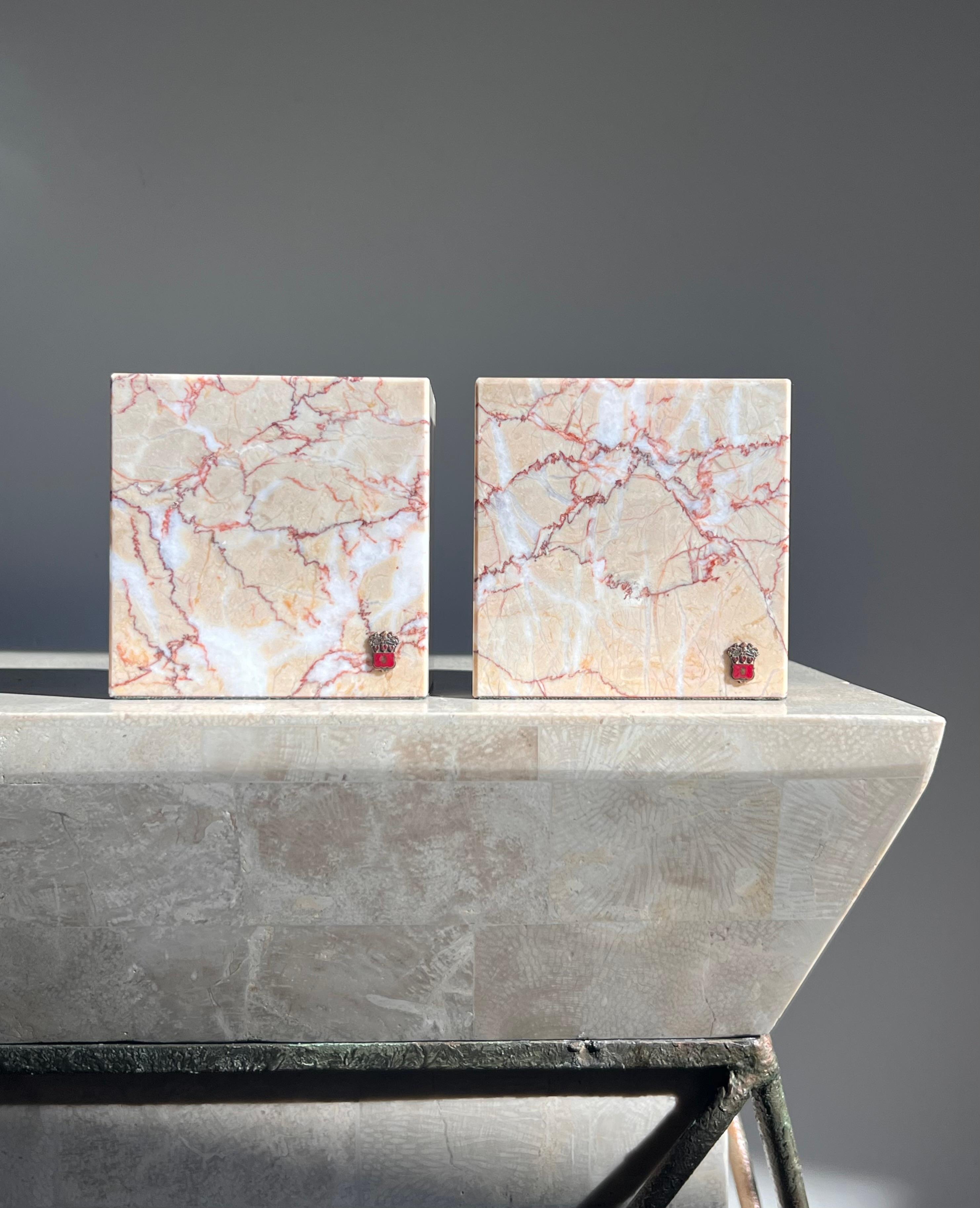 A pair of pink marble bookends by Vermont Marble Co, mid 20th century  For Sale 3