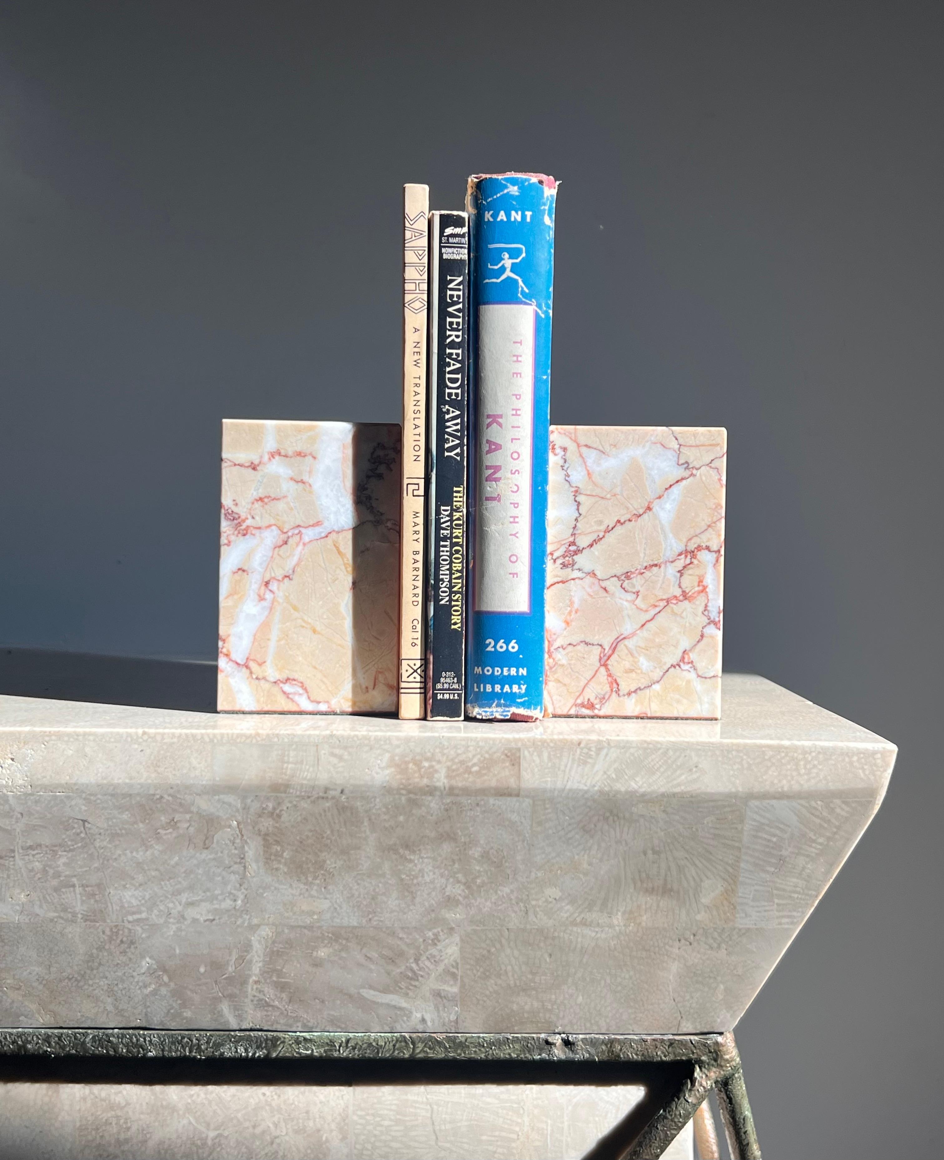 A pair of pink marble bookends by Vermont Marble Co, mid 20th century  For Sale 8