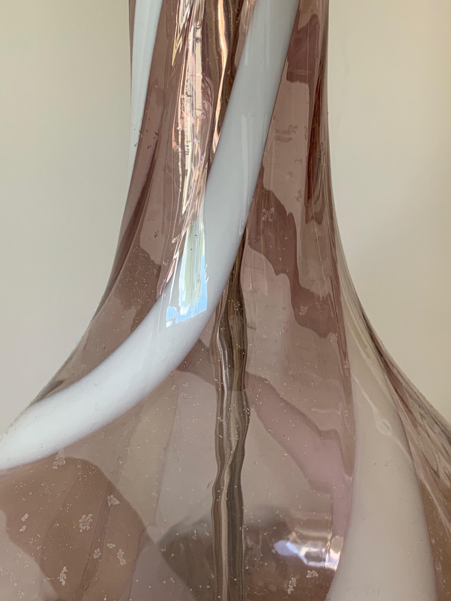 Milieu du XXe siècle Paire de lampes roses en verre de Murano en vente