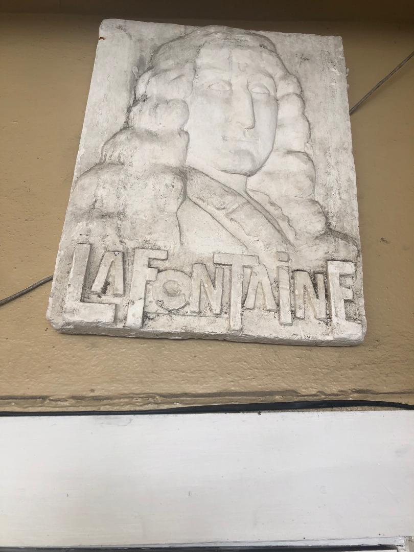 A Pair of Plaster Bas Reliefs of French Philosophers In Good Condition In Washington, DC