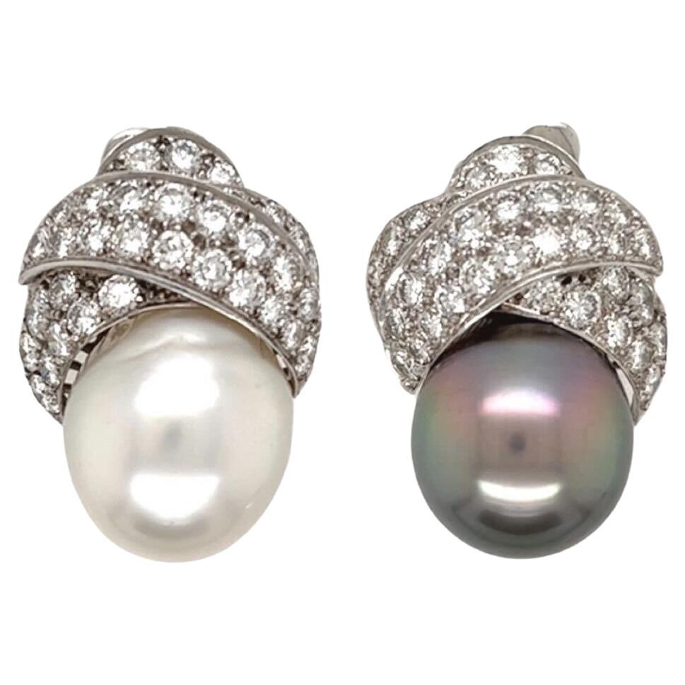 Paar Ohrringe aus Platin, 18 Karat Weißgold, Perlen und Diamanten im Angebot