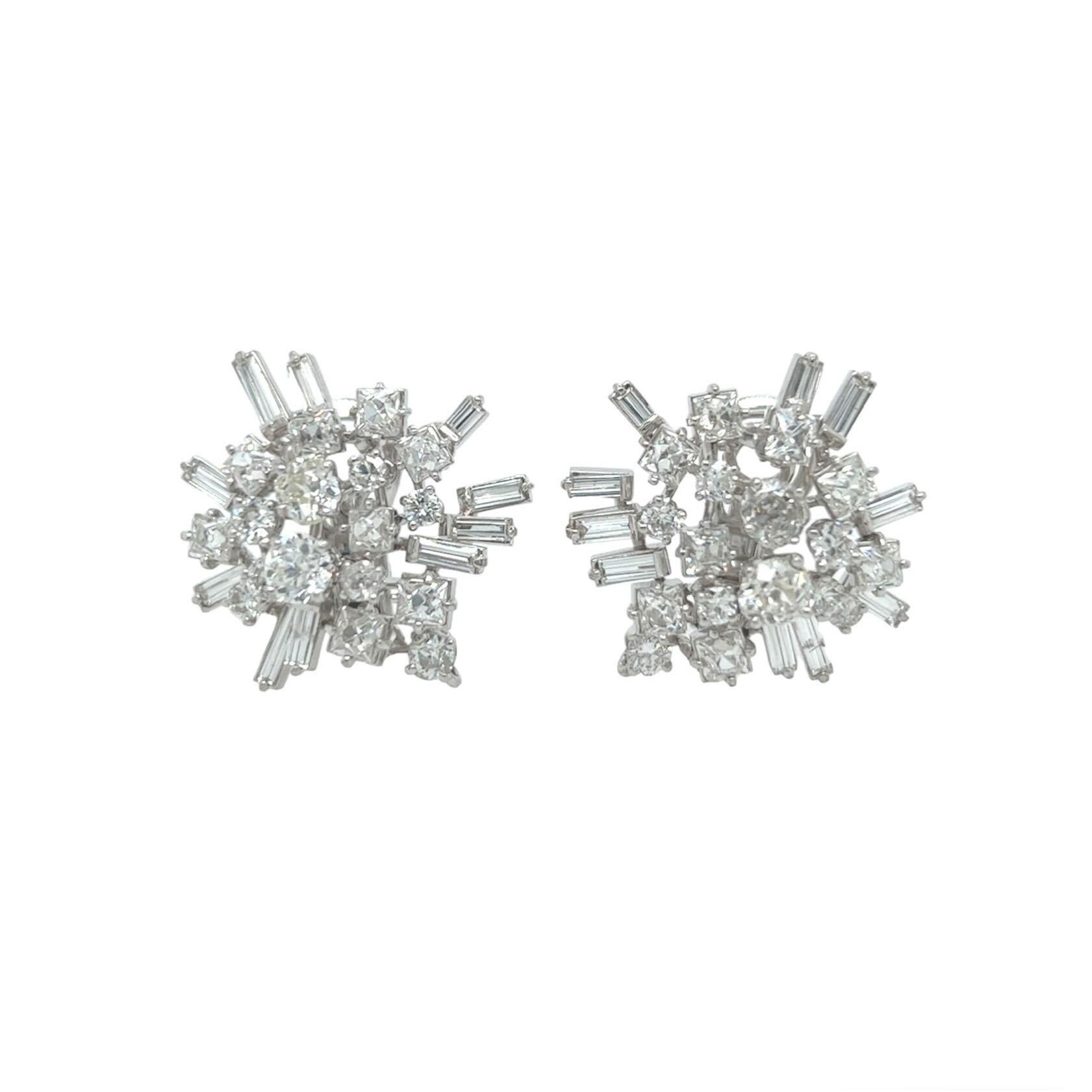 A Pair of Platinum and Diamond Earrings In Excellent Condition For Sale In New York, NY