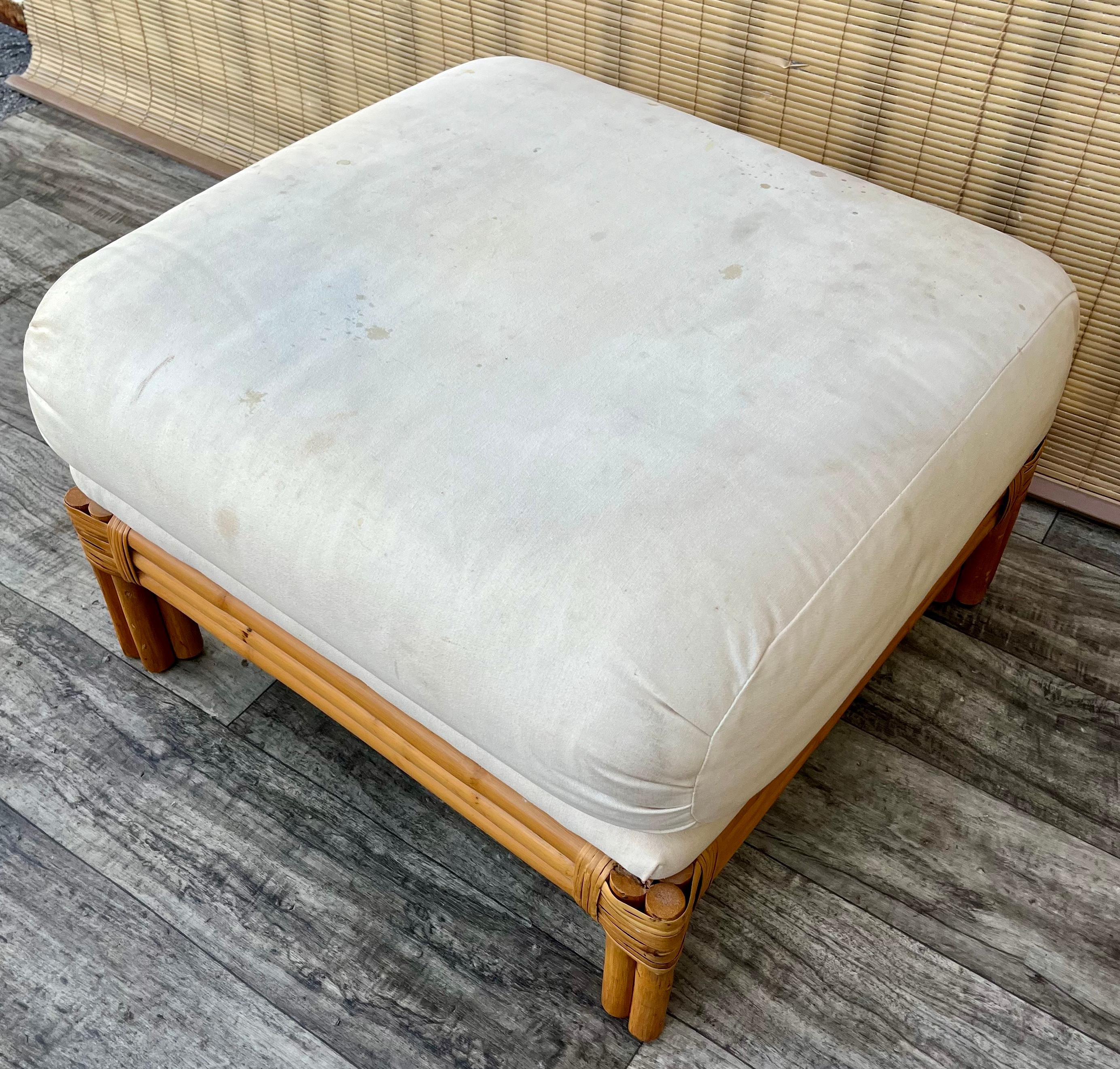 Paire d'ottomans/tabourets en rotin de style côtier Polo Ralph Lauren. Années 80. en vente 3